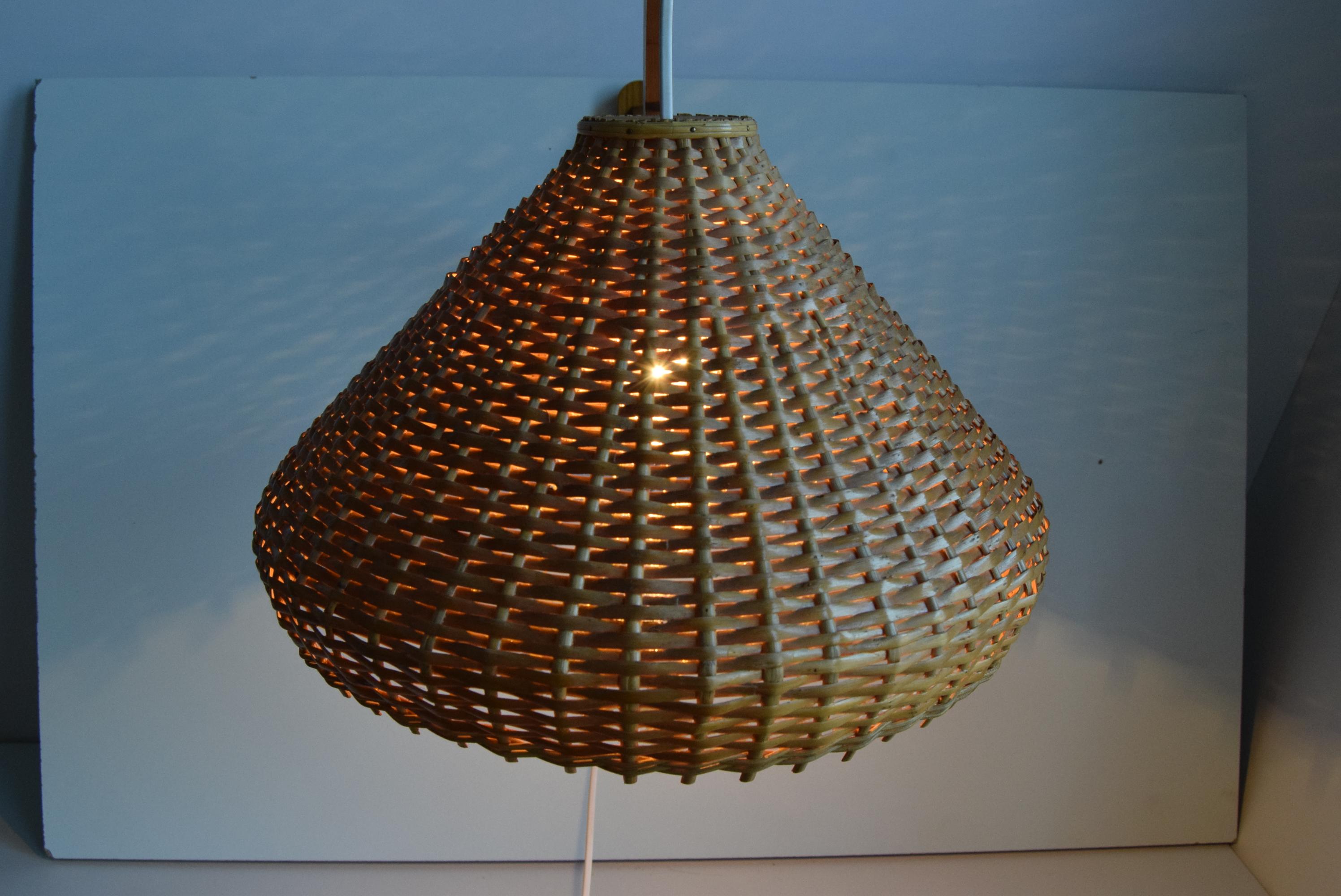 Lampada da parete regolabile in legno degli anni '60 di Pokrok Žilina, Cecoslovacchia. in vendita 11