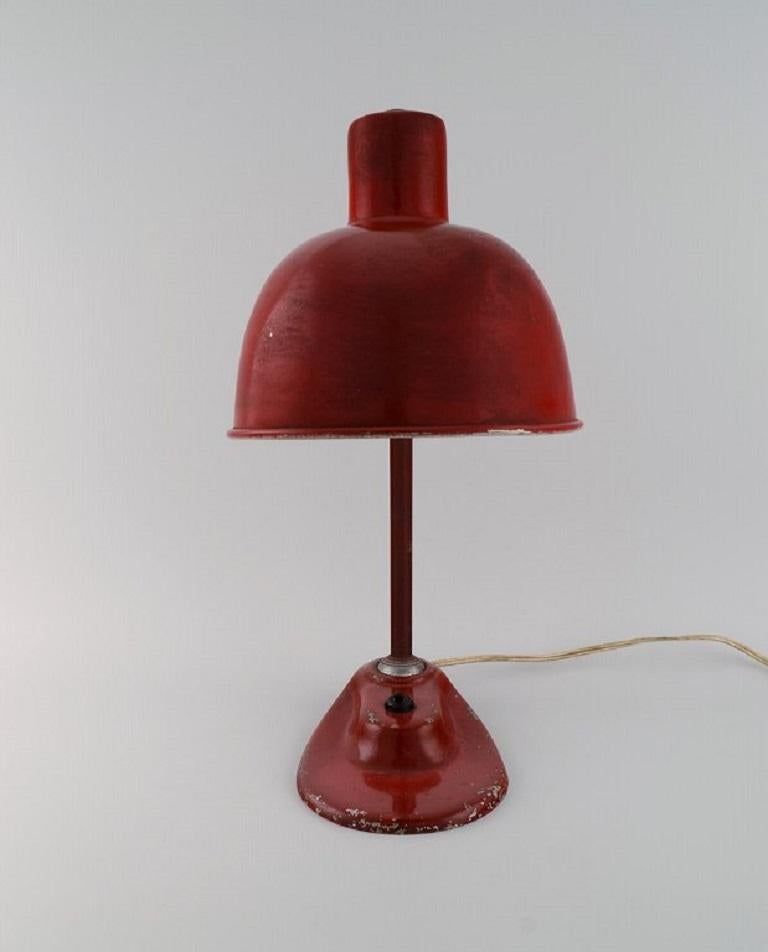 Unknown Adjustable Work Lamp in Original Red Lacquer, Industrial Design, Mid-20th For Sale