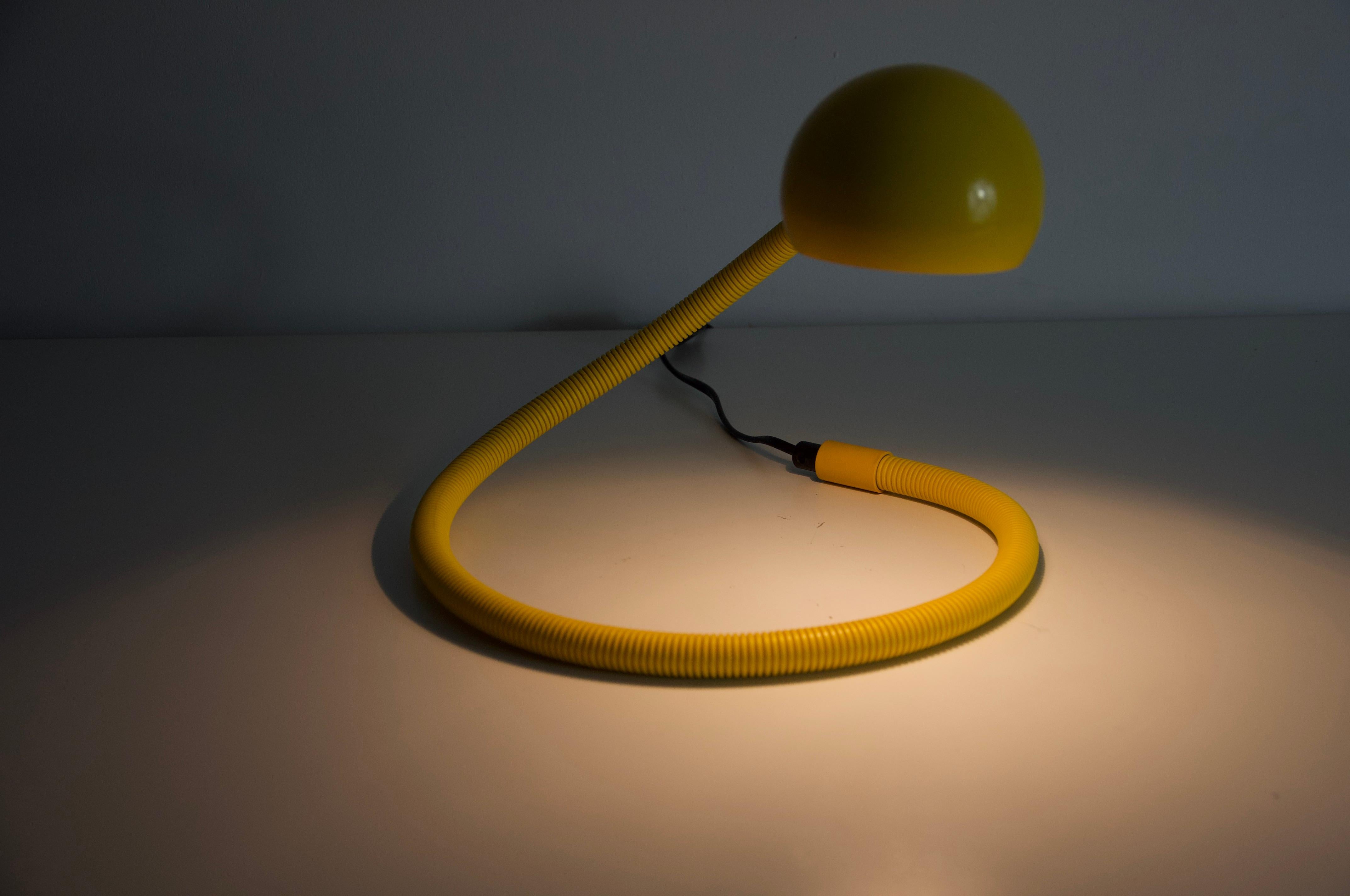 Lampe de table à bras flexible jaune réglable, Italie, années 1960 en vente 3