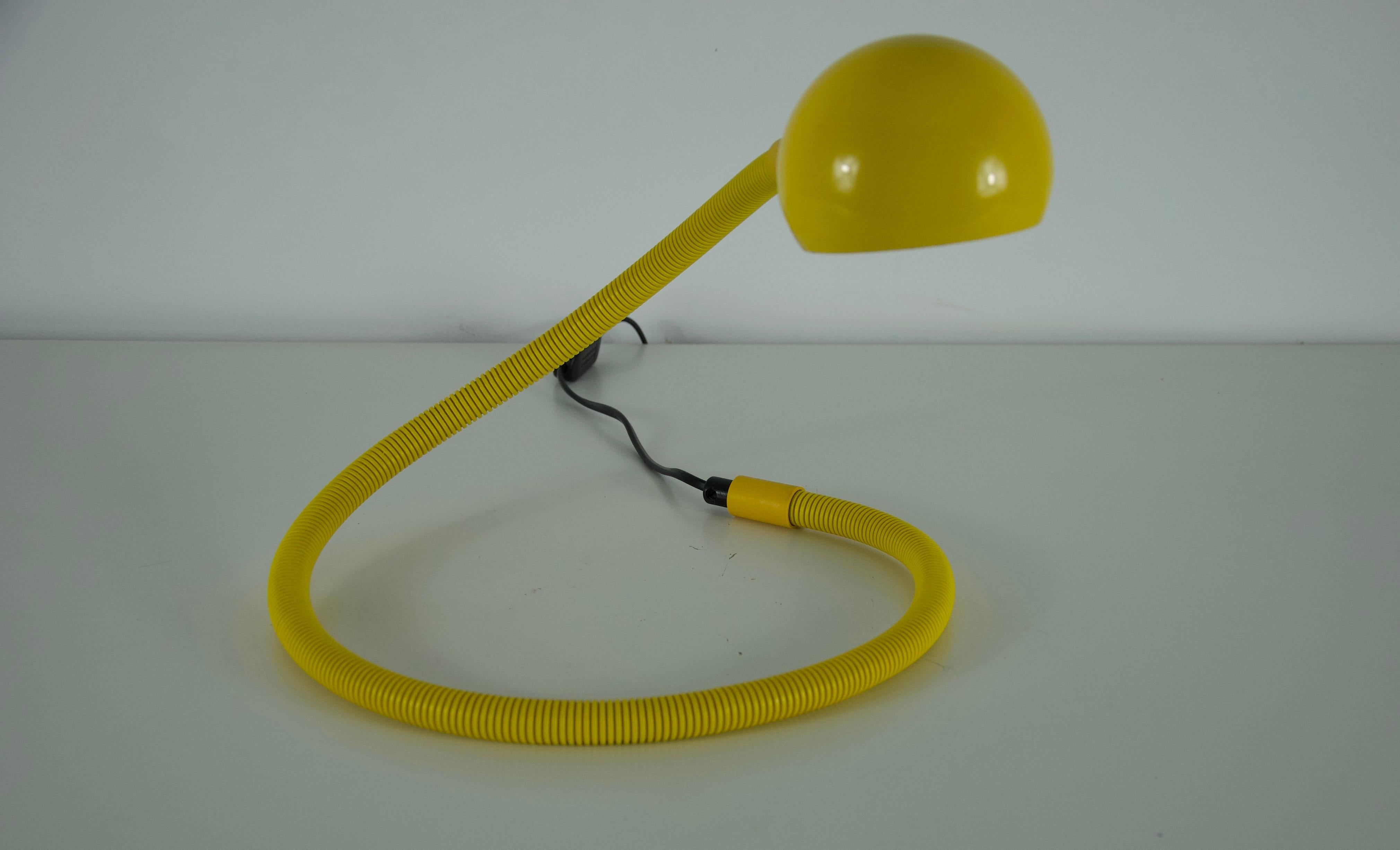 Mid-Century Modern Lampe de table à bras flexible jaune réglable, Italie, années 1960 en vente