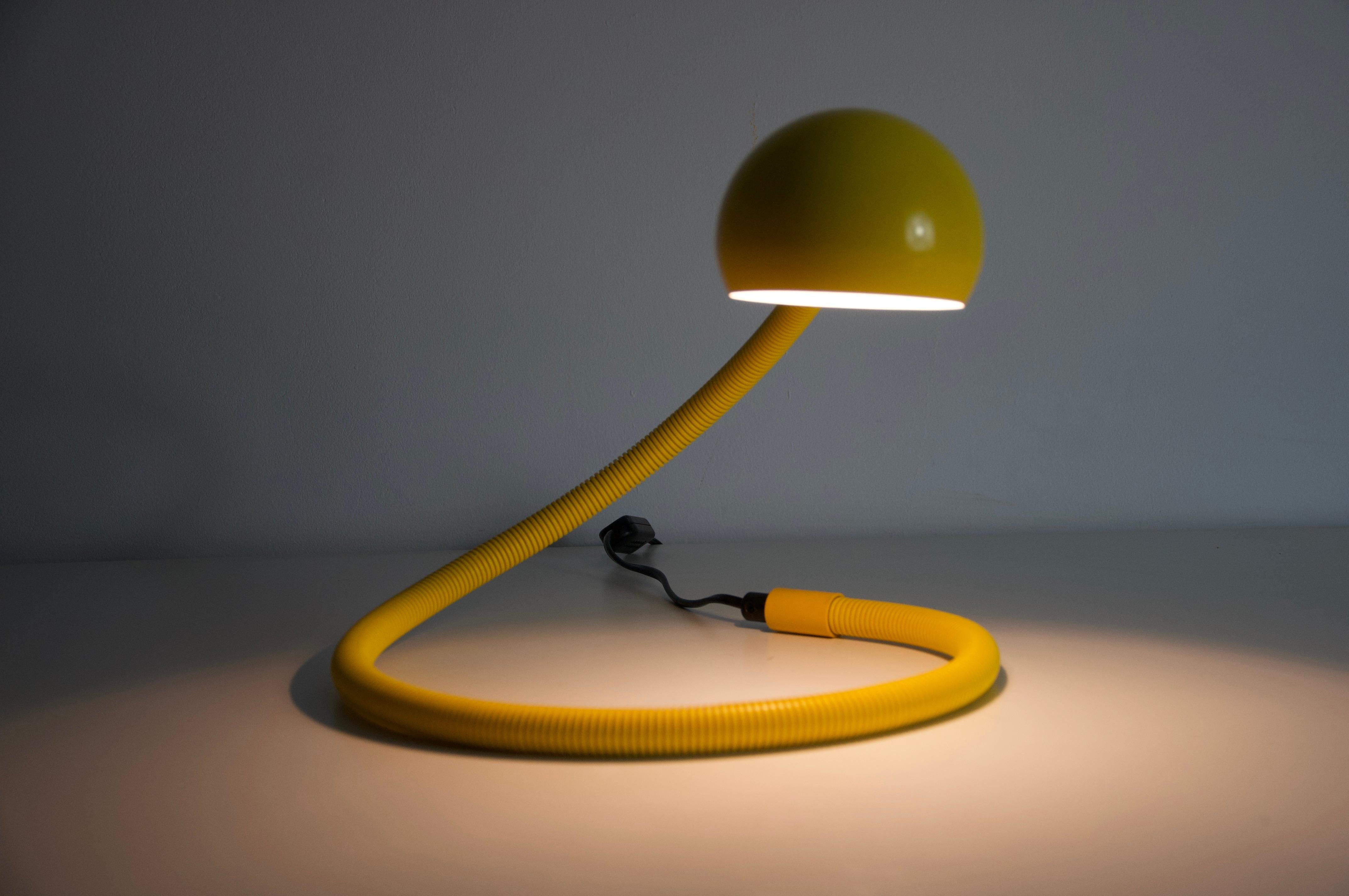 Lampe de table à bras flexible jaune réglable, Italie, années 1960 en vente 1