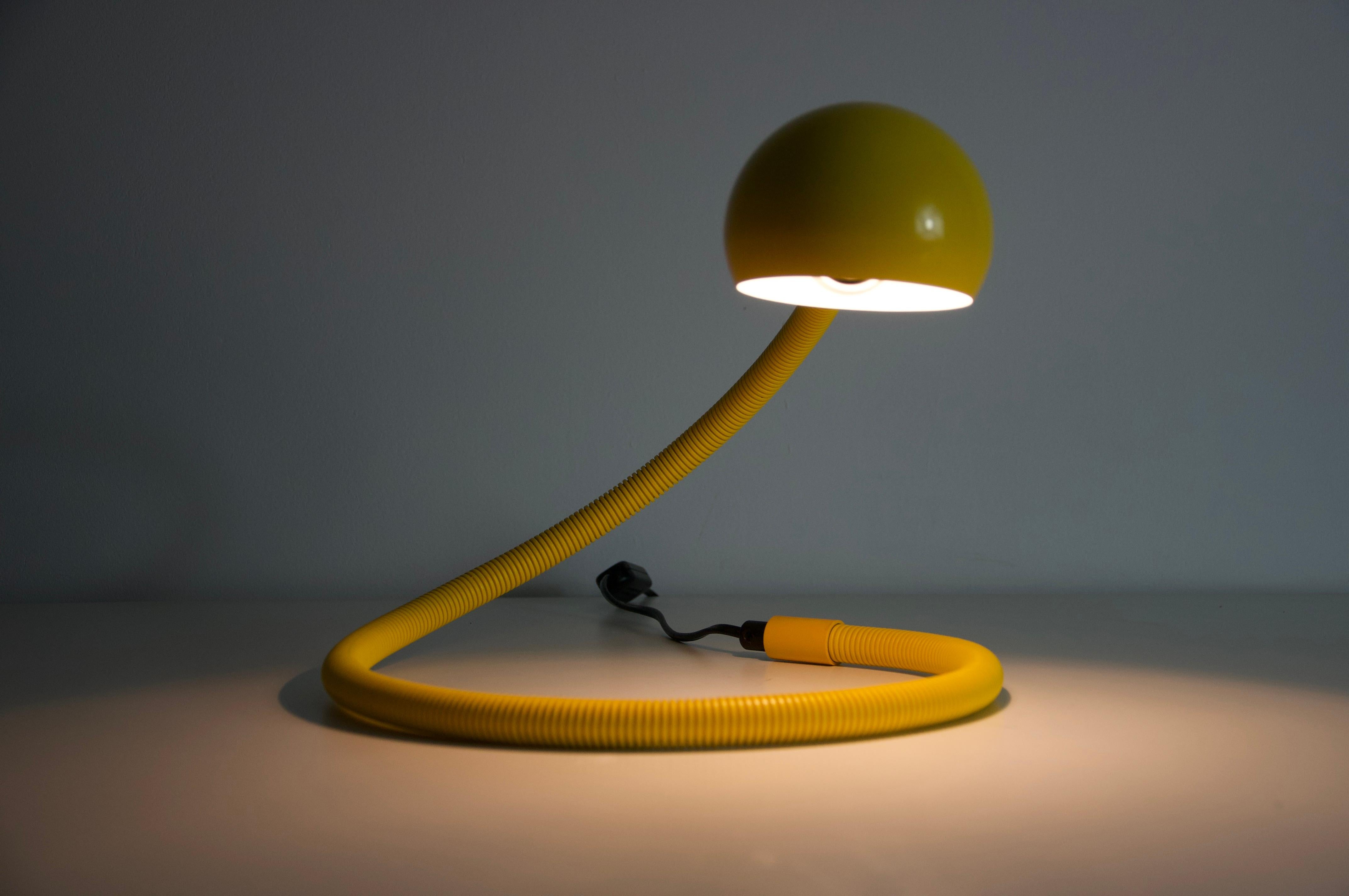 Lampe de table à bras flexible jaune réglable, Italie, années 1960 en vente 2