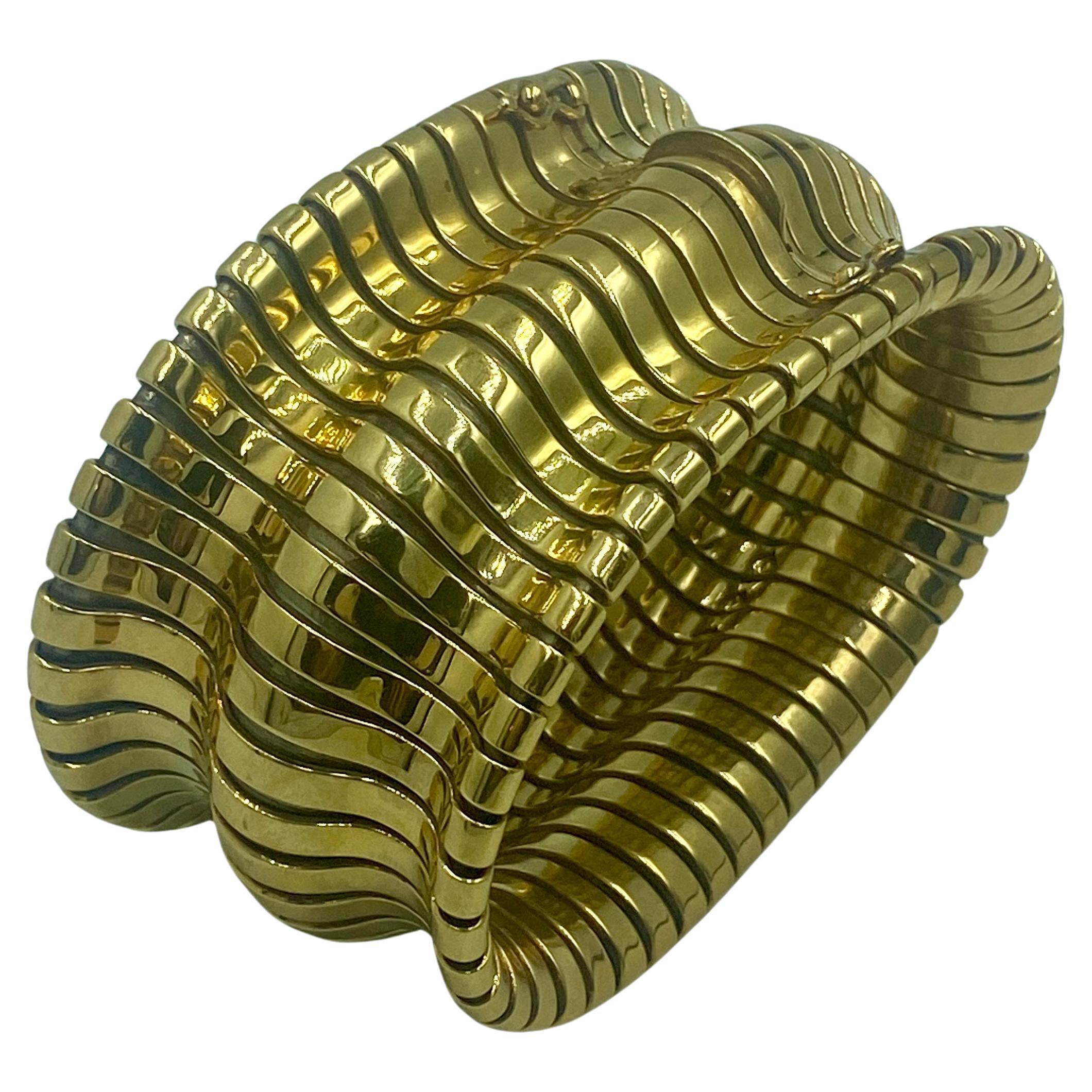Adler 18k gold flexible bangle