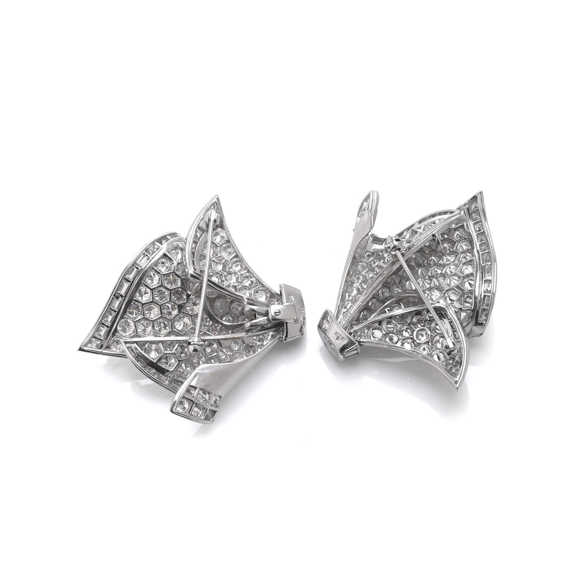 Adler Broche à double clip en or blanc 18 carats et diamants en vente 1