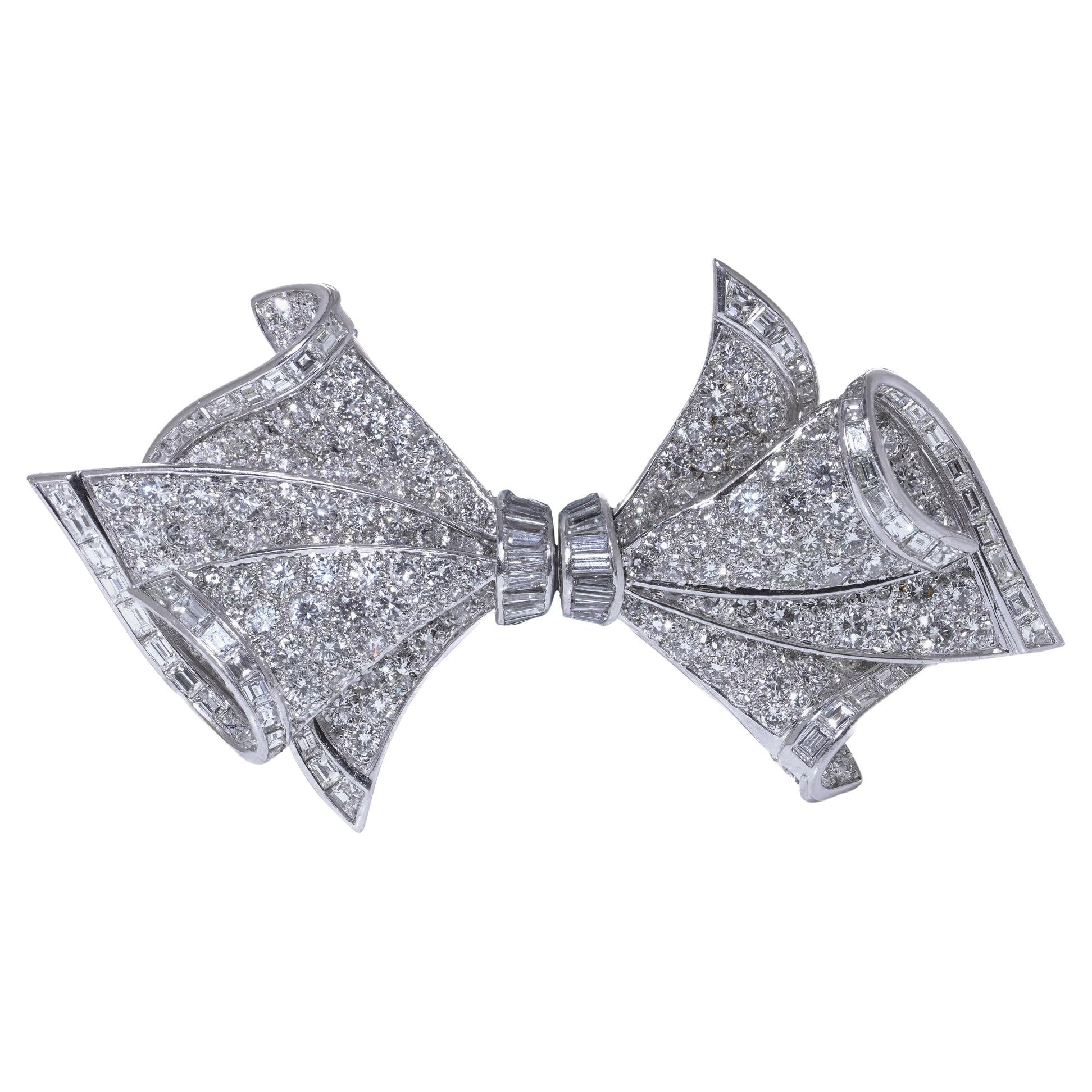Adler Broche à double clip en or blanc 18 carats et diamants en vente