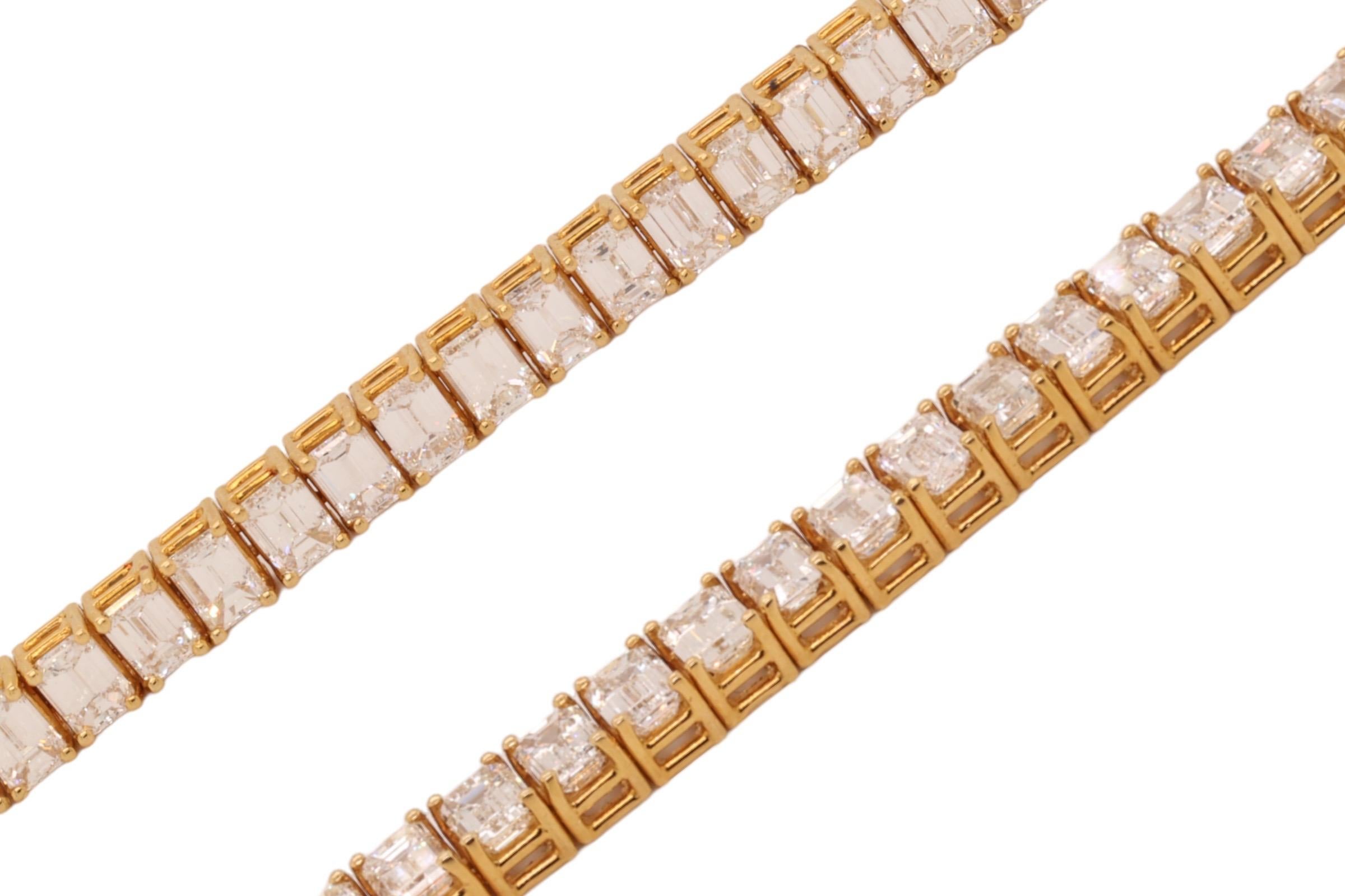 Adler Genèva 18kt Tennis & Necklace 53ct Emerald Cut Diamonds Estate Sultan Oman en vente 4