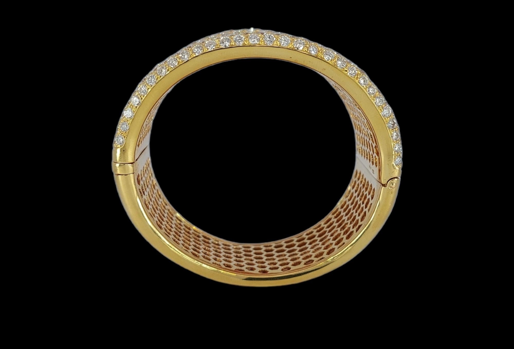Bracelet Adler Geneva, boucles d'oreilles, rubis et diamants H.M.Sultan Qaboos BinSaid en vente 3