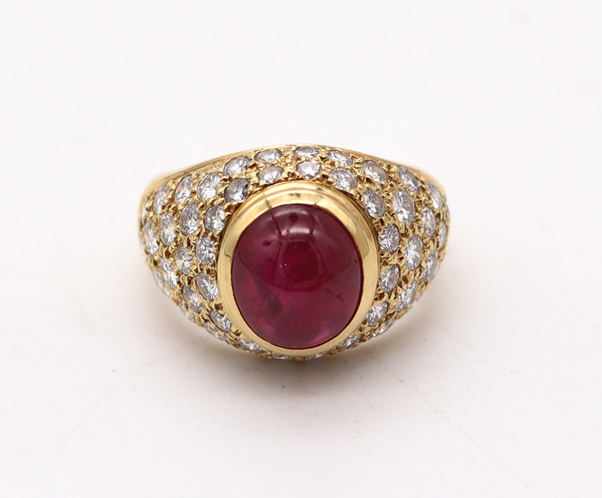ADLER Geneva Cocktailring aus 18 Karat Gelbgold mit 6,13 Gesamtkaratgewicht in Diamanten und Rubinen (Cabochon) im Angebot
