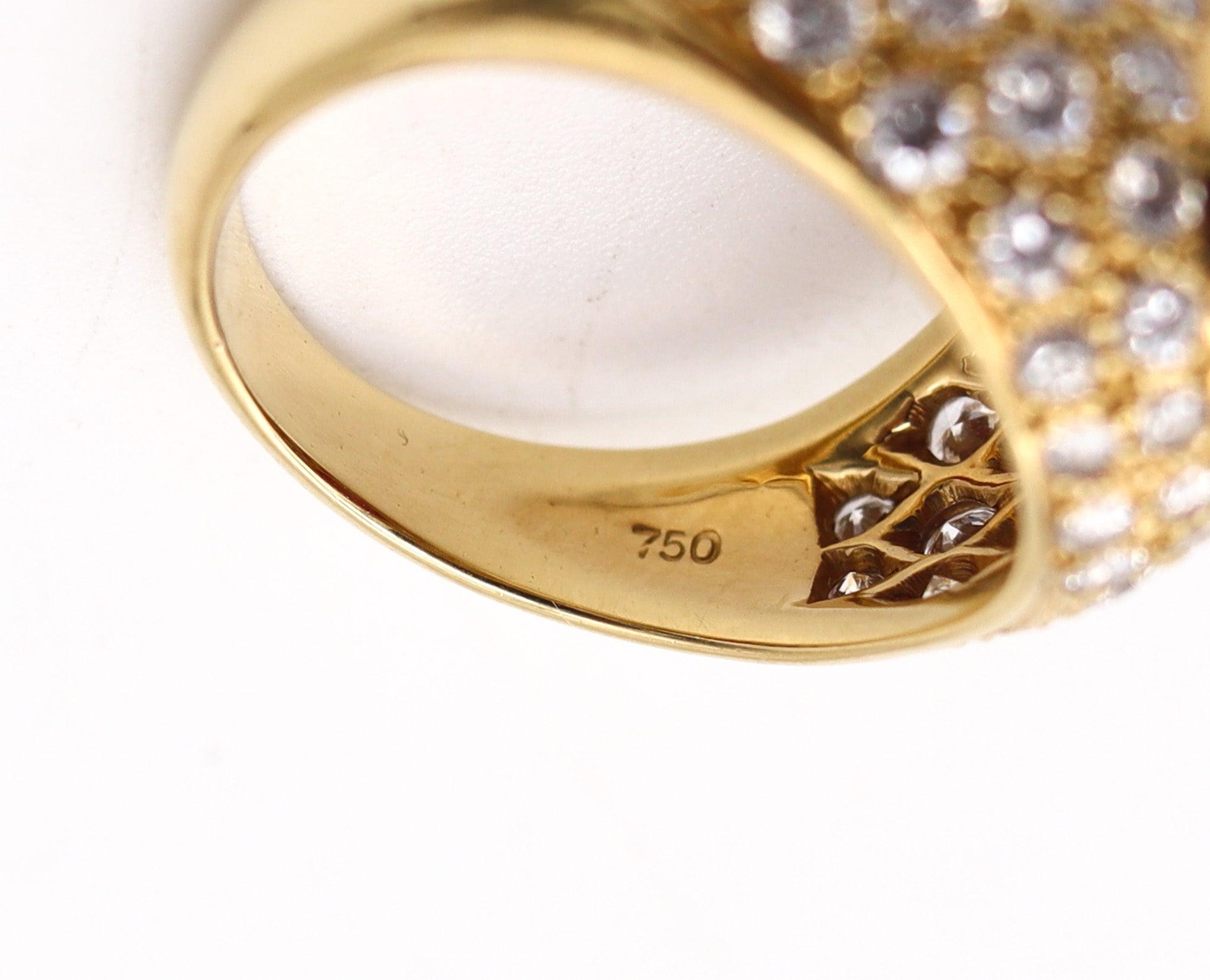 ADLER Geneva Cocktailring aus 18 Karat Gelbgold mit 6,13 Gesamtkaratgewicht in Diamanten und Rubinen im Angebot 1