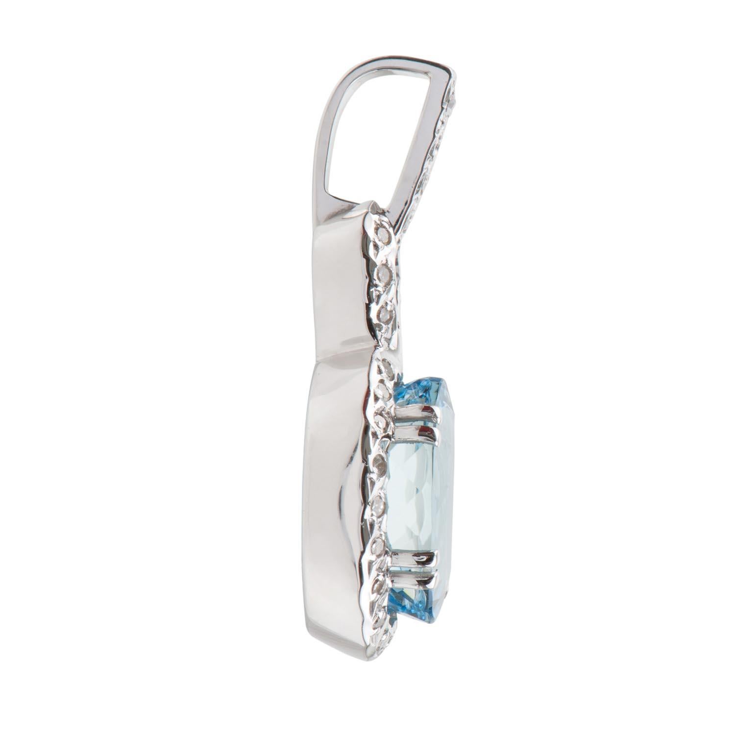The Aquamarine Pendant has been crafted with a beautiful gemstone (3.74cts) and solid 18k white gold (4.17grs). We have also used internationally graded VS2 diamonds with a total weight of 0.12cts.

It is a unique piece that can accompany you in