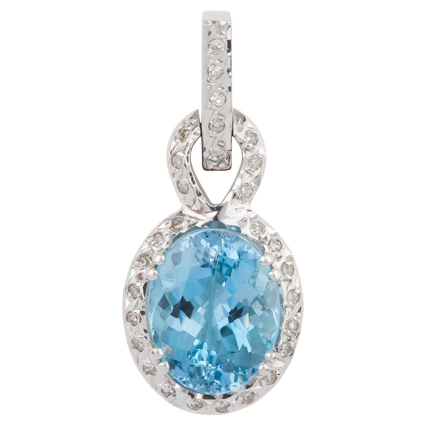 Admirable 18k White Gold and Aquamarine Pendant with Diamonds (P8270) For Sale
