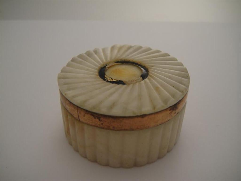 An authentic lock of Admiral Horatio Nelson's hair presented in a circular agate box decorated with a gold band 

Admiral Lord Horatio Nelson (1758-1805) was a British naval officer famous for his victories against the French during the Napoleonic