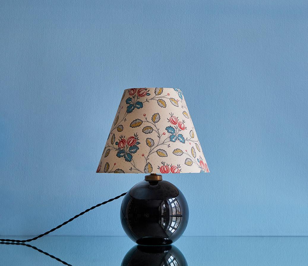 Superb vintage Art Deco ball lamp base in black opaline. Model attributed to Jacques Adnet. Paired with a customized lampshade with floral print.