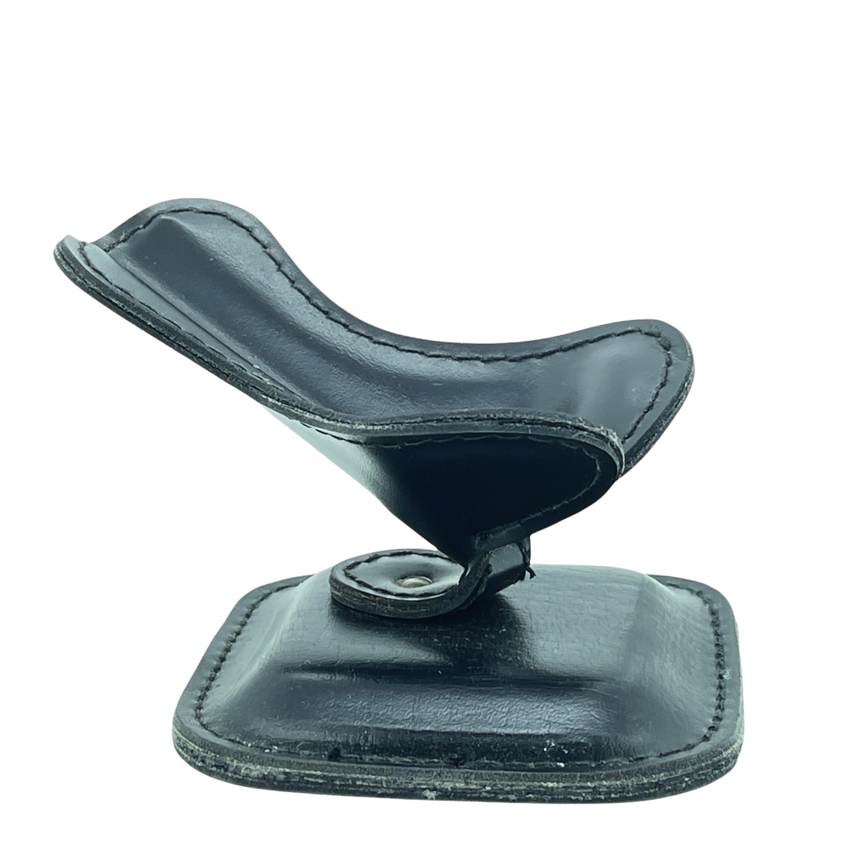 leather pipe stand