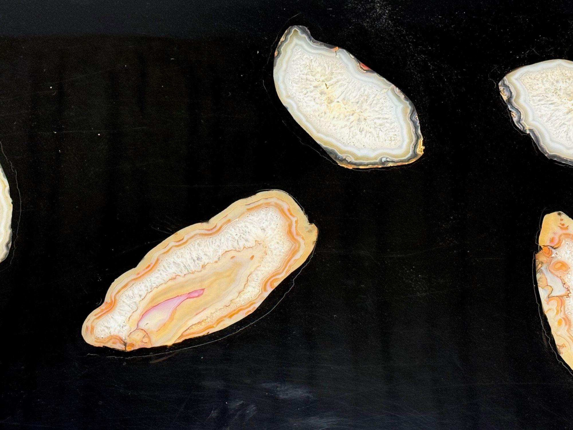 Ado Chale, résine noire, agate, table basse, Belgique, années 1990 en vente 1