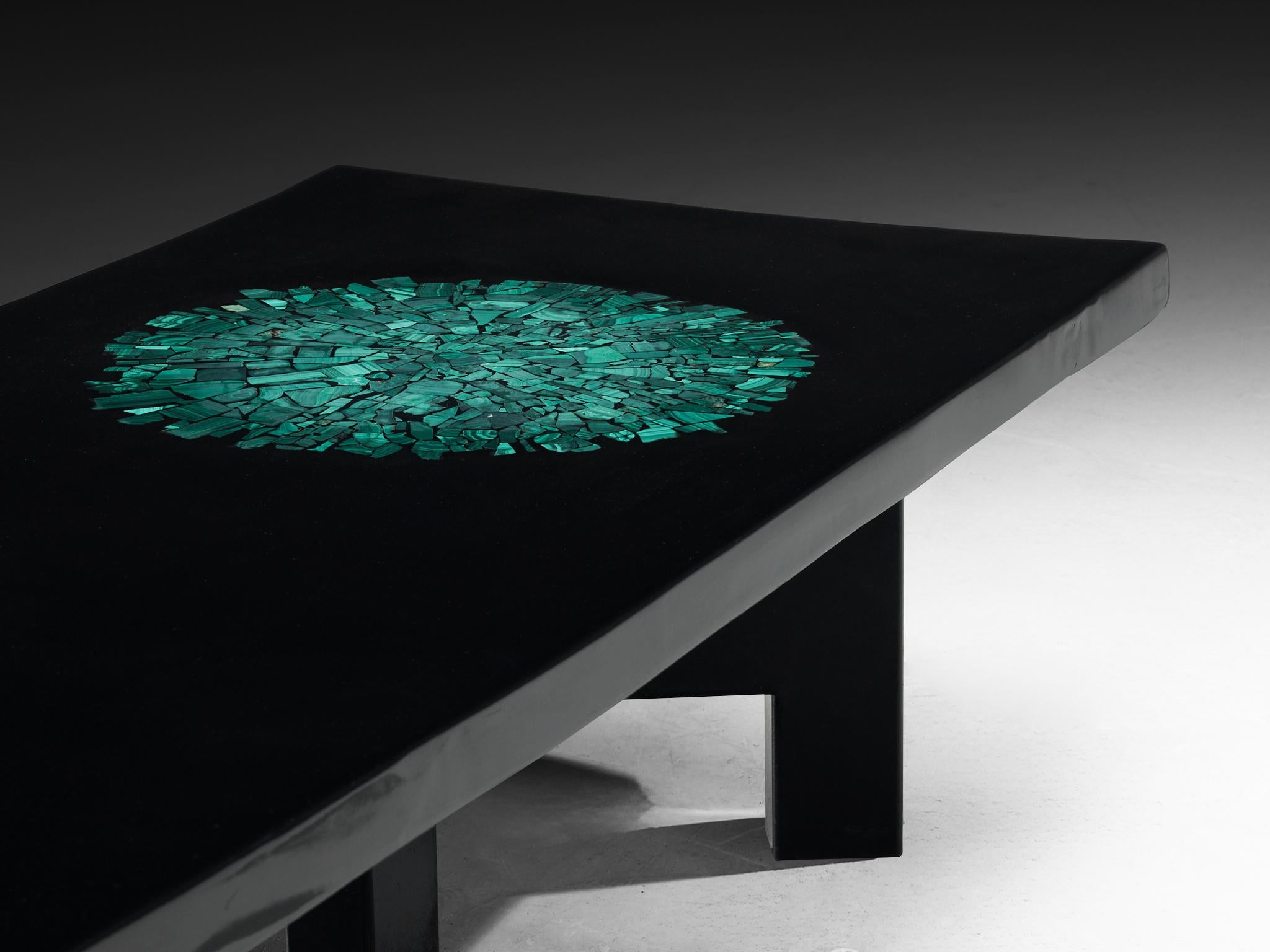 Table basse en résine noire incrustée de malachite Ado Chale en vente 3