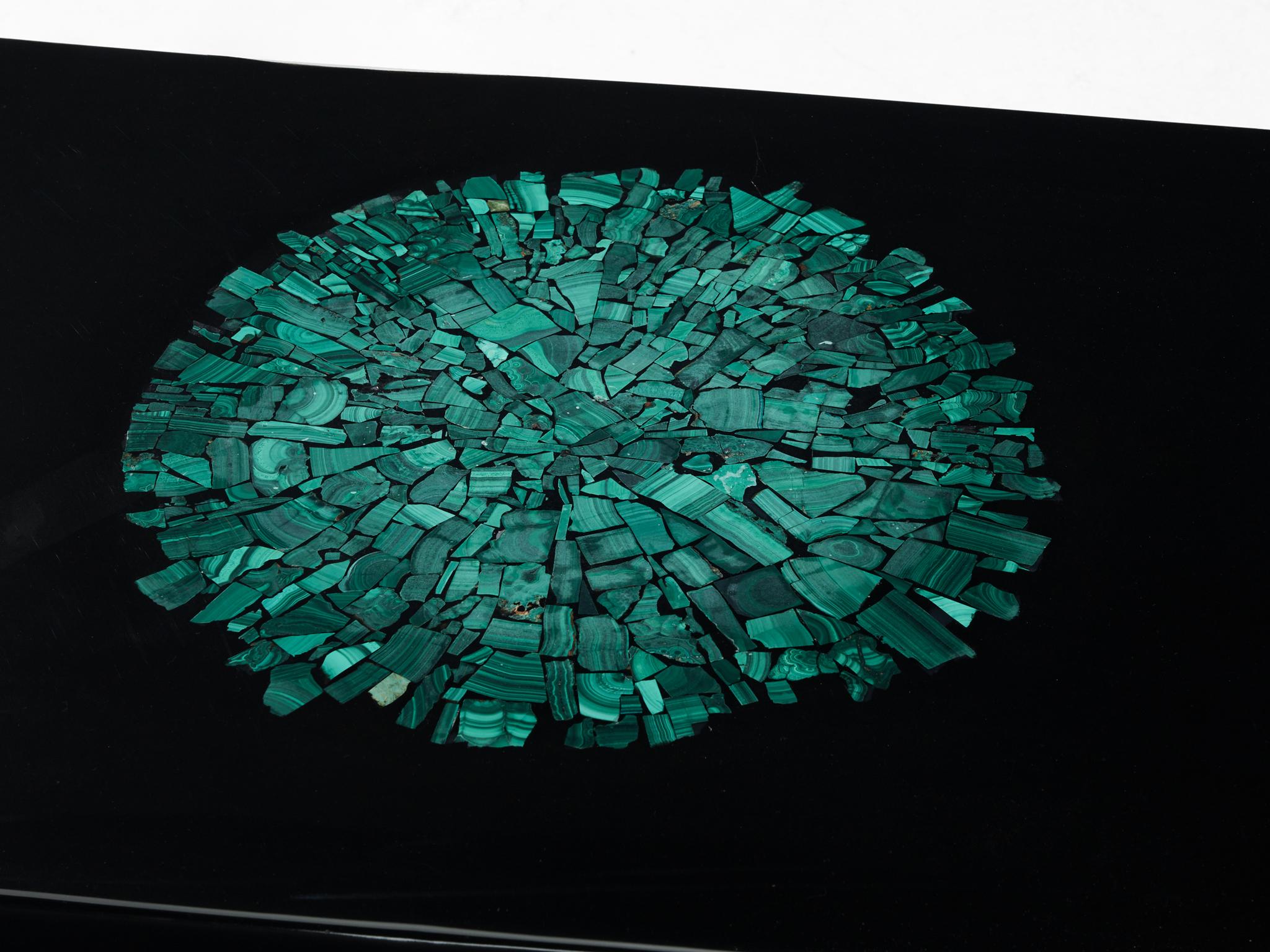 Table basse en résine noire incrustée de malachite Ado Chale Bon état - En vente à Waalwijk, NL
