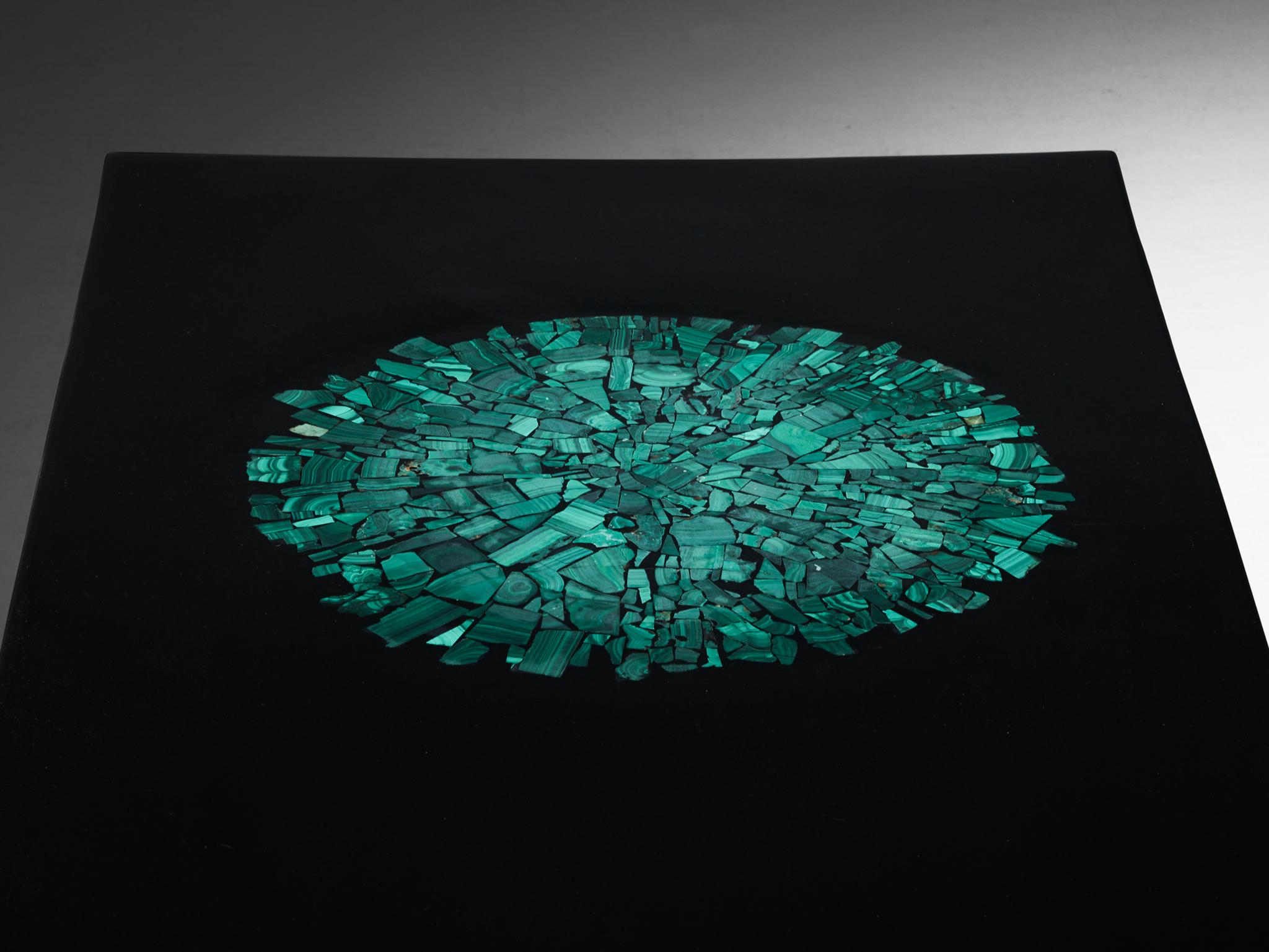 Malachite Table basse en résine noire incrustée de malachite Ado Chale en vente