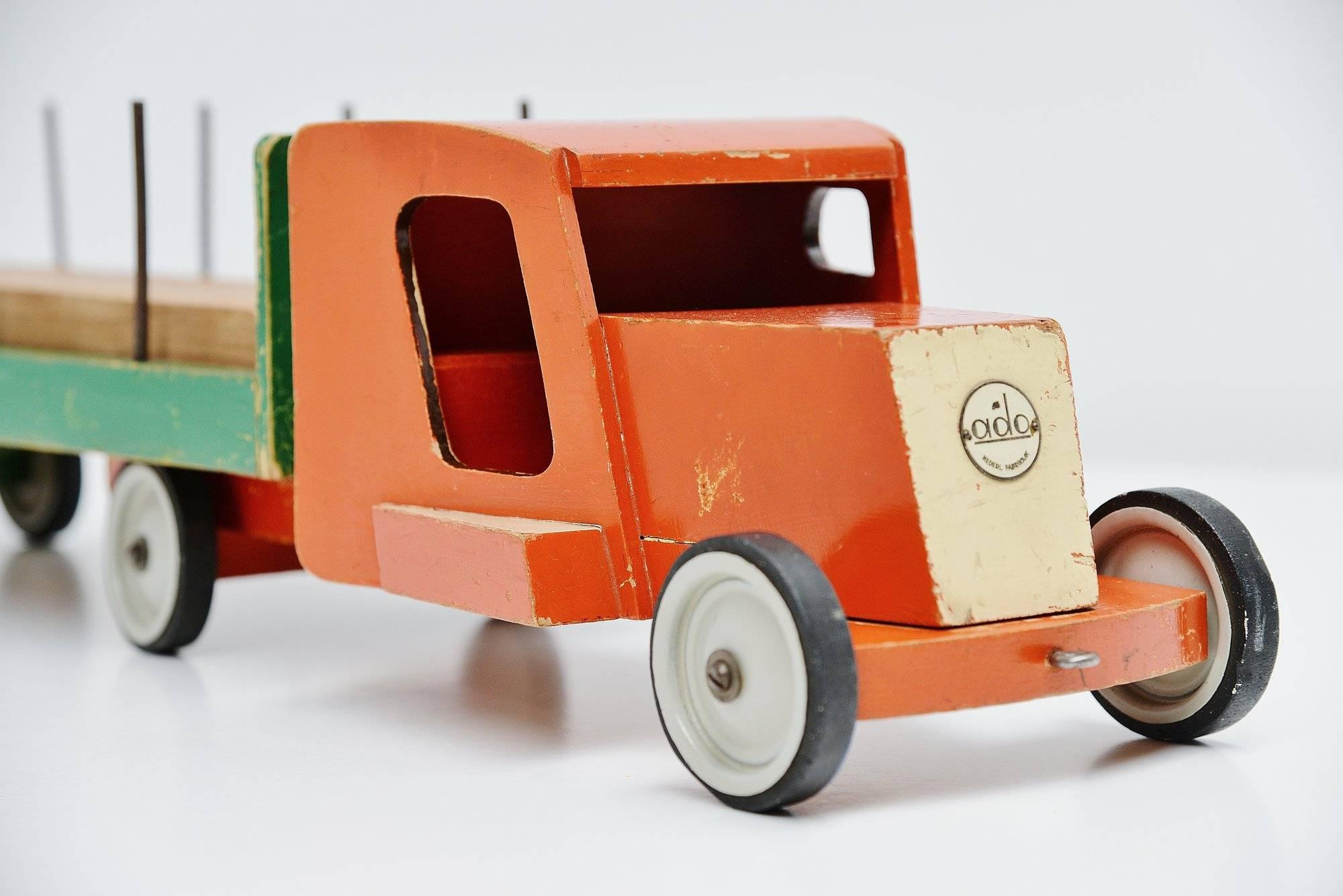 Ado Ko Verzuu Spielzeugwagen-Hocker-Kronleuchter, 1948 (De Stijl)