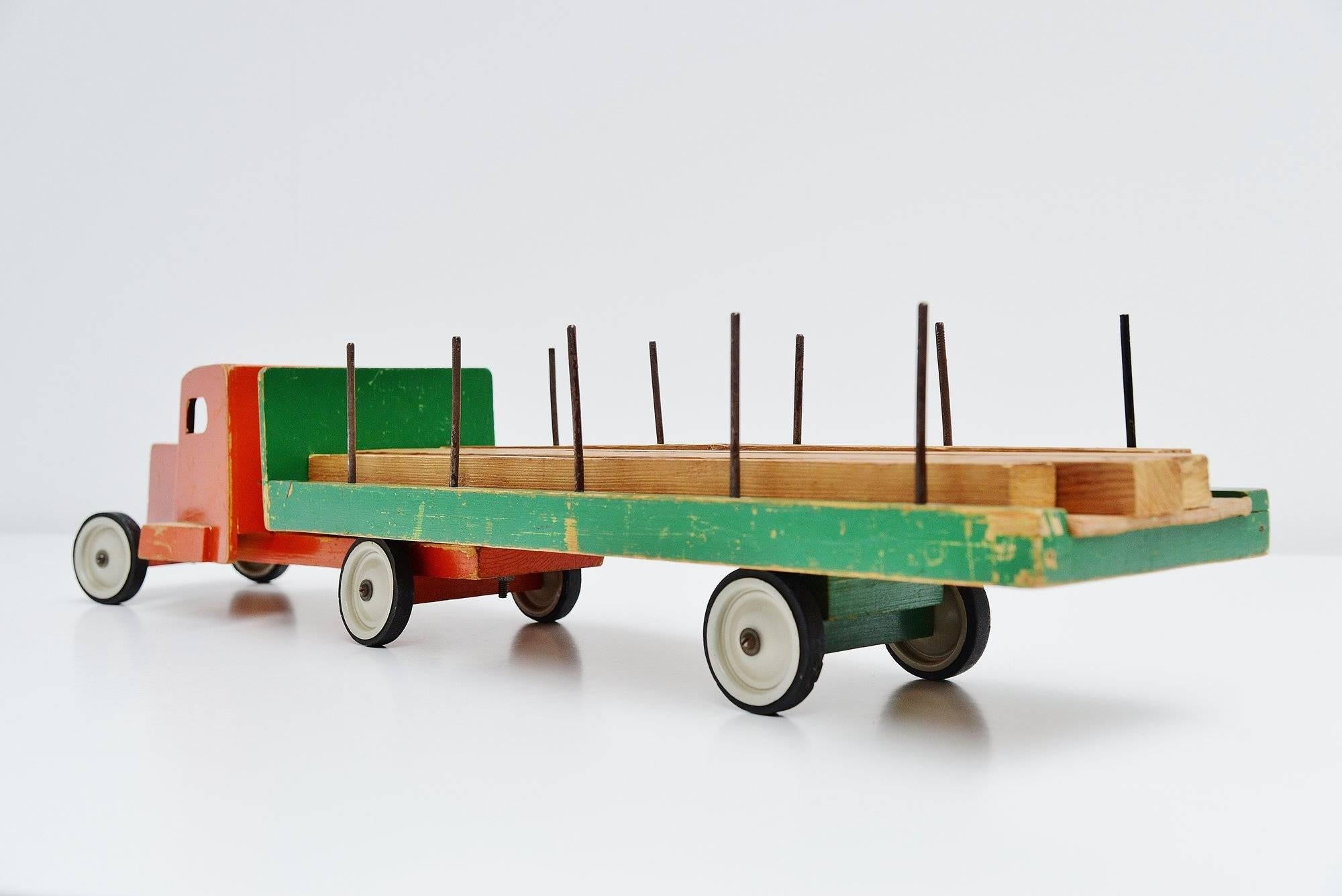 Milieu du XXe siècle Lustre de camion de jouets Ado Ko Verzuu, 1948