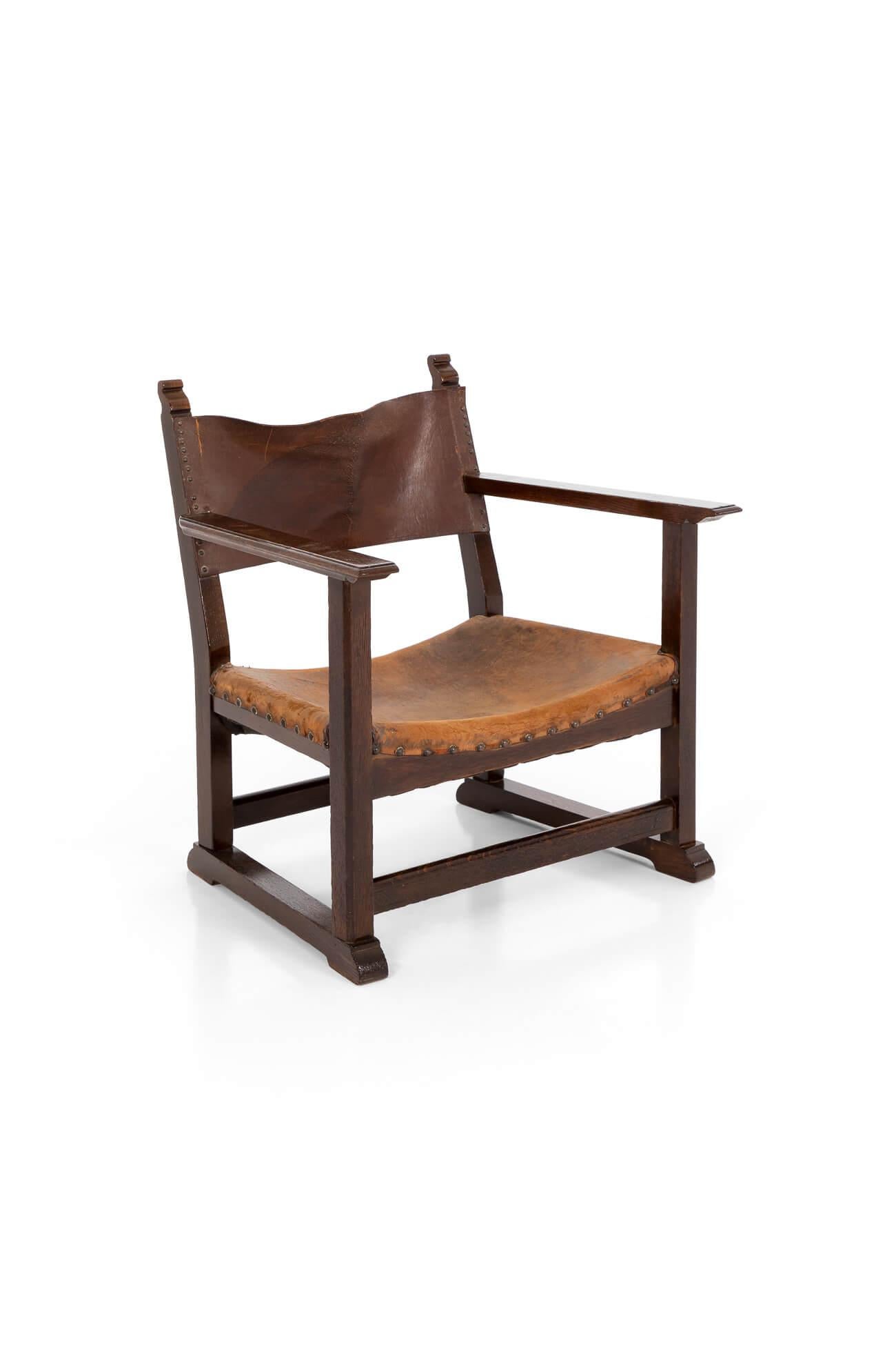 Un merveilleux fauteuil de cheminée Adolf Loos et Heinrich Kulka pour Friedrich Otto Schmidt en noyer. Le fauteuil de cheminée est considéré comme l'un des modèles les plus importants du mouvement Arts and Crafts. Adolf Loos a été l'un des grands