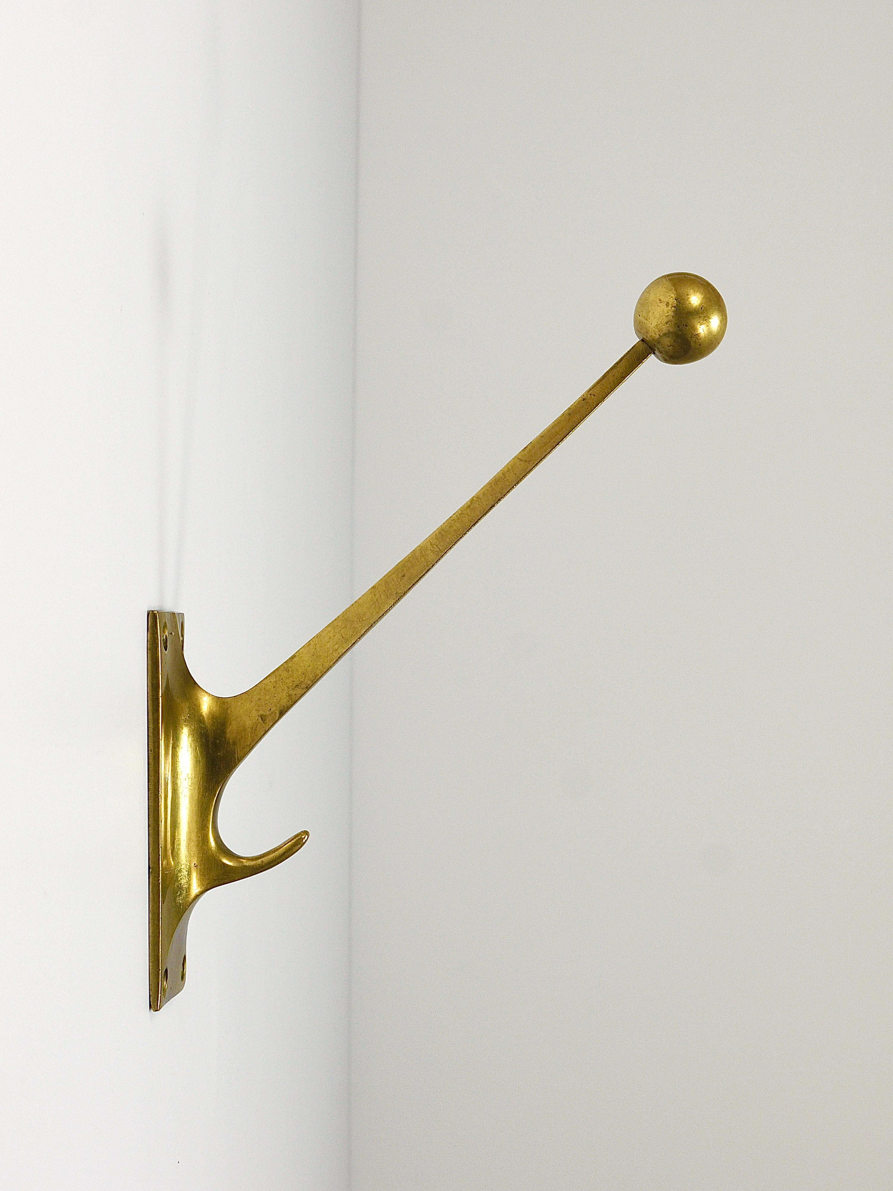 One beautiful, authentic and old, vintage Art Nouveau brass coat wall hook. These hooks were designed in 1909 by Adolf Loos for the store of the Viennese Gentleman’s Outfitter and Tailor Knize & Comp. In good condition with nice patina.