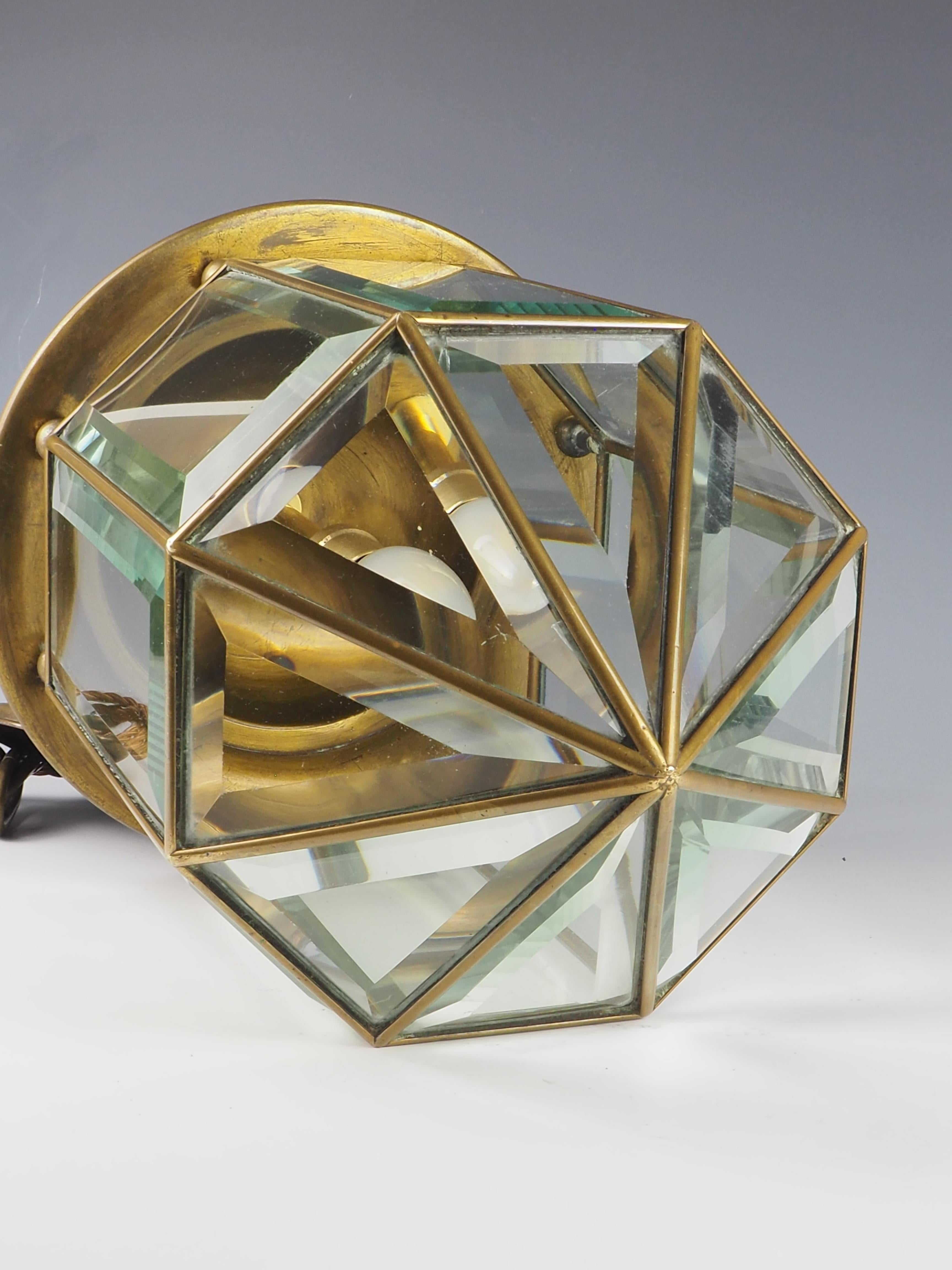 Farol octogonal de latón y cristal biselado de Adolf Loos, 1890 en venta 9