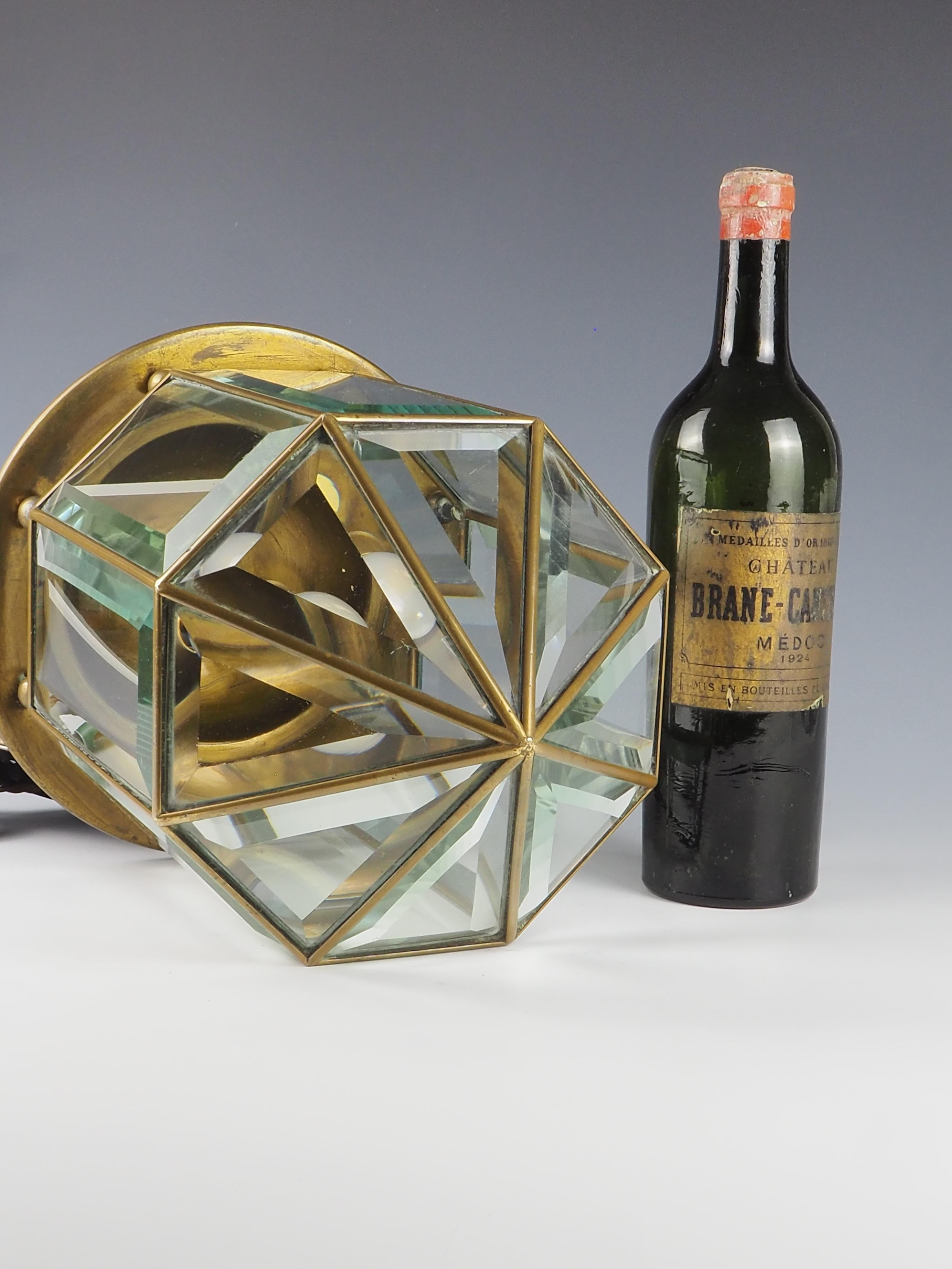 Farol octogonal de latón y cristal biselado de Adolf Loos, 1890 en venta 10