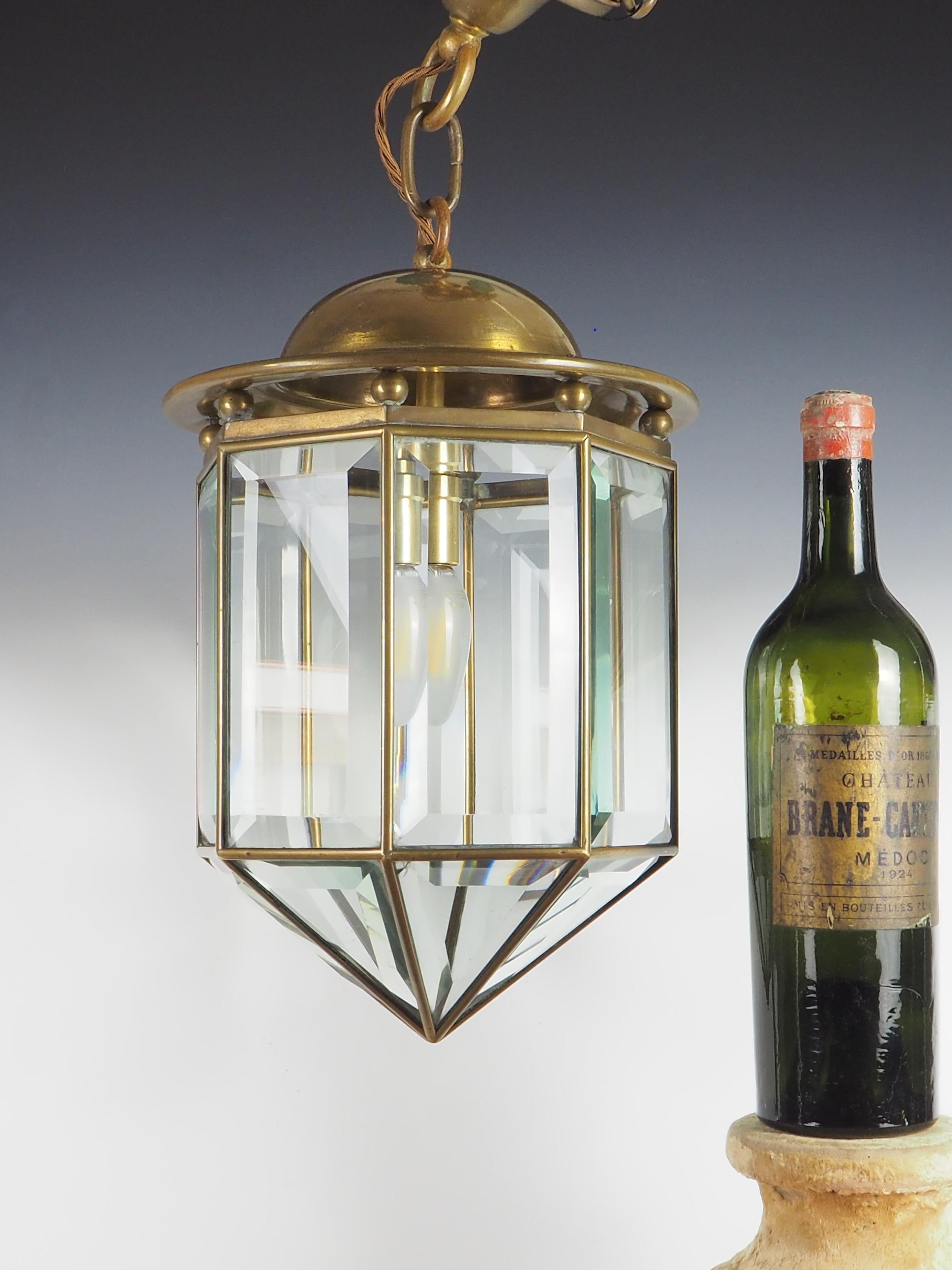 Farol octogonal de latón y cristal biselado de Adolf Loos, 1890 Austríaco en venta