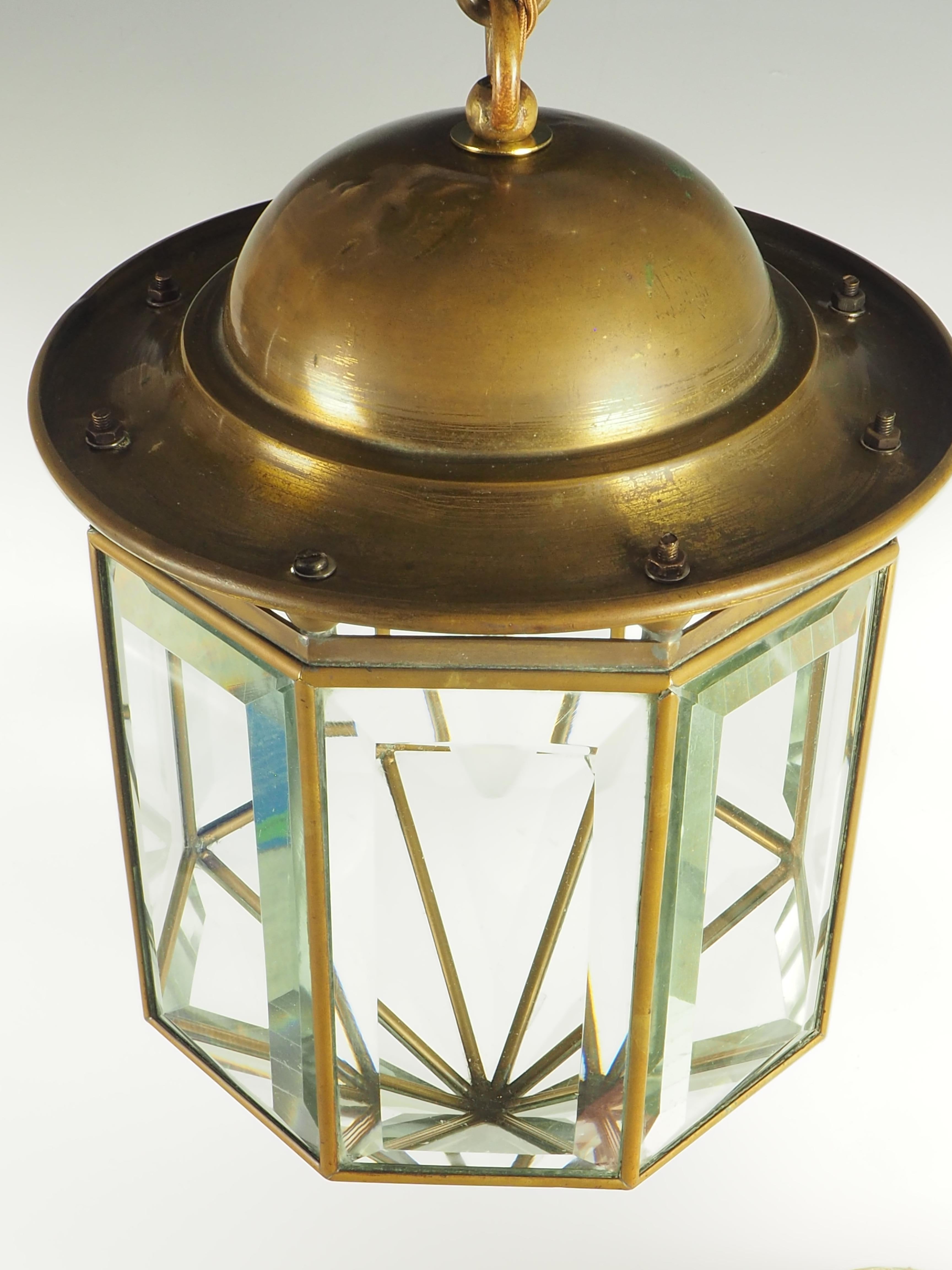 Farol octogonal de latón y cristal biselado de Adolf Loos, 1890 siglo XIX en venta