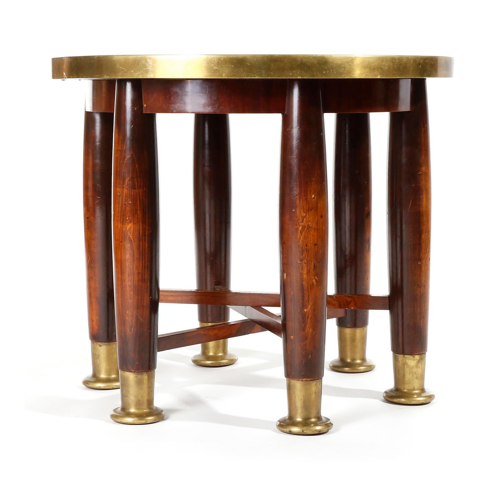 A fantastic and extremely rare 'Haberfeld' table with six legs manufactured by Friedrich Otto Schmidt, Vienna, in 1900s.
It is made of walnut stained wood with brass shoes and a brass surrounded top.
The finish is French polished, a technique that