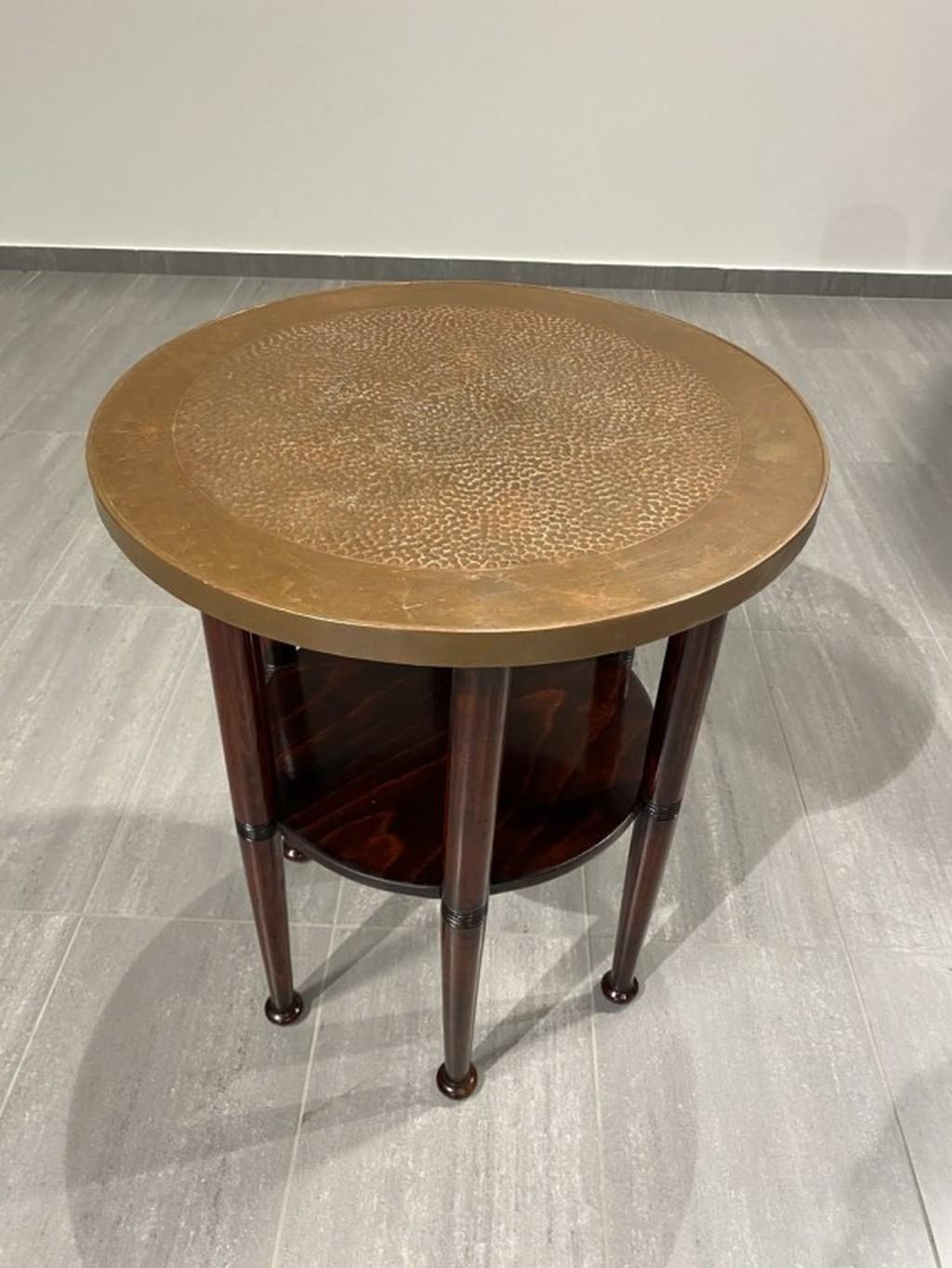Table à six pieds Adolf Loos avec plaque de cuivre professionnellement teintée et repolie.