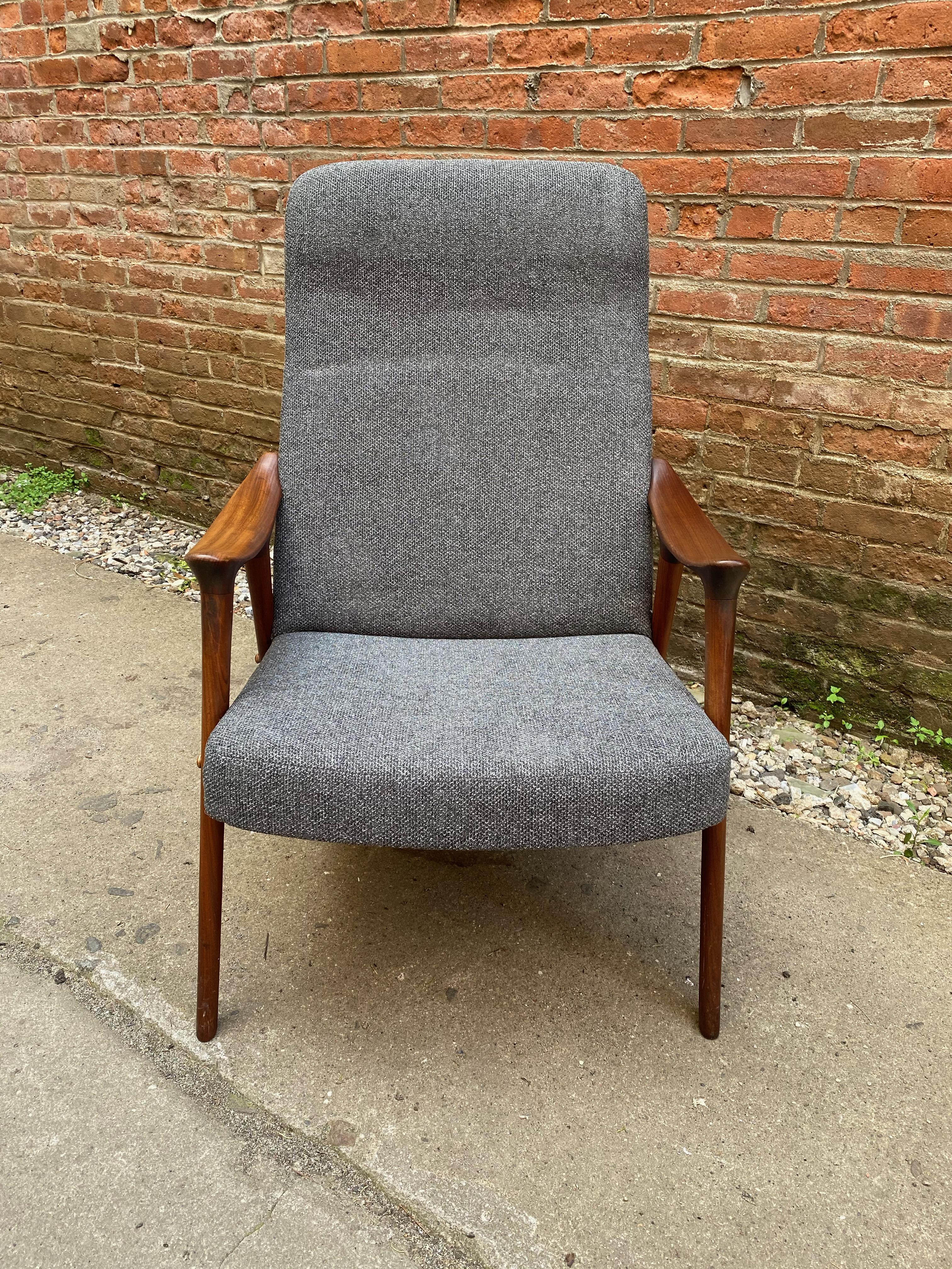 Adolf Rastad and Rolf Relling Teak Scoop Armchair In Good Condition In Garnerville, NY