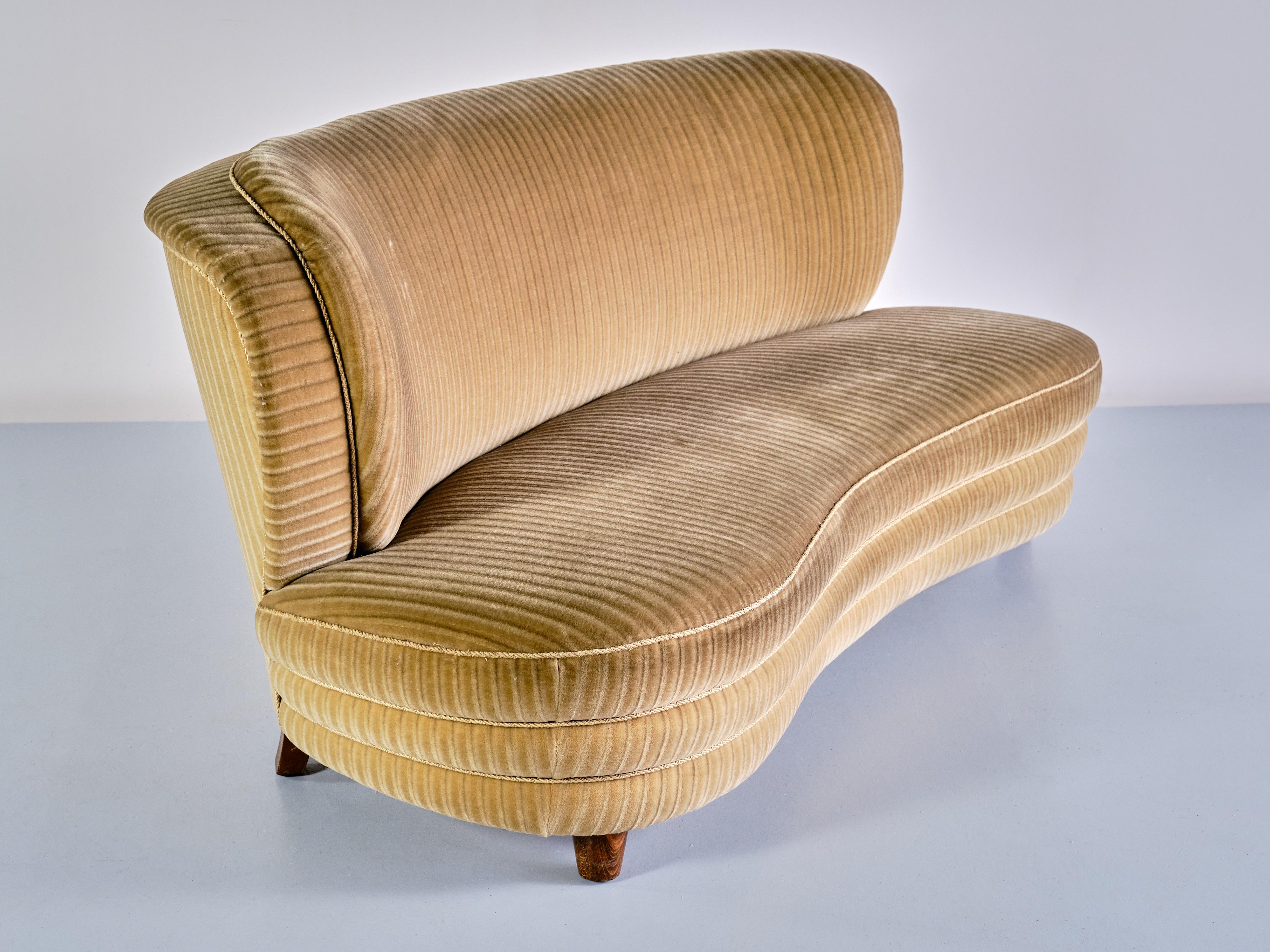 Adolf Wrenger Curved Sofa in Striped Mohair Velvet and Oak, Germany, Early 1950s In Good Condition In The Hague, NL