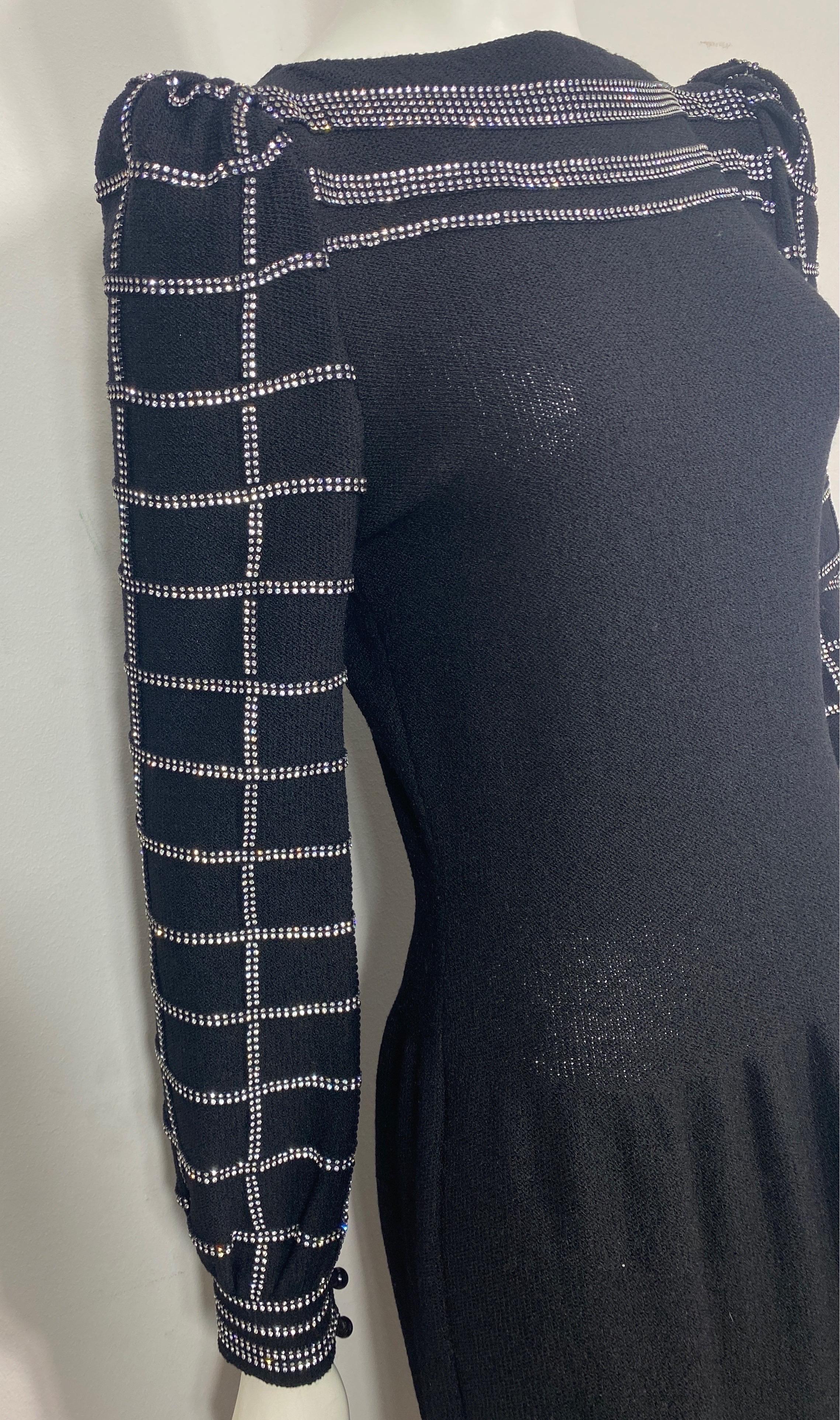 Adolfo 1980's Schwarz Wolle stricken Strass verschönert Kleid- Größe 6 im Angebot 1