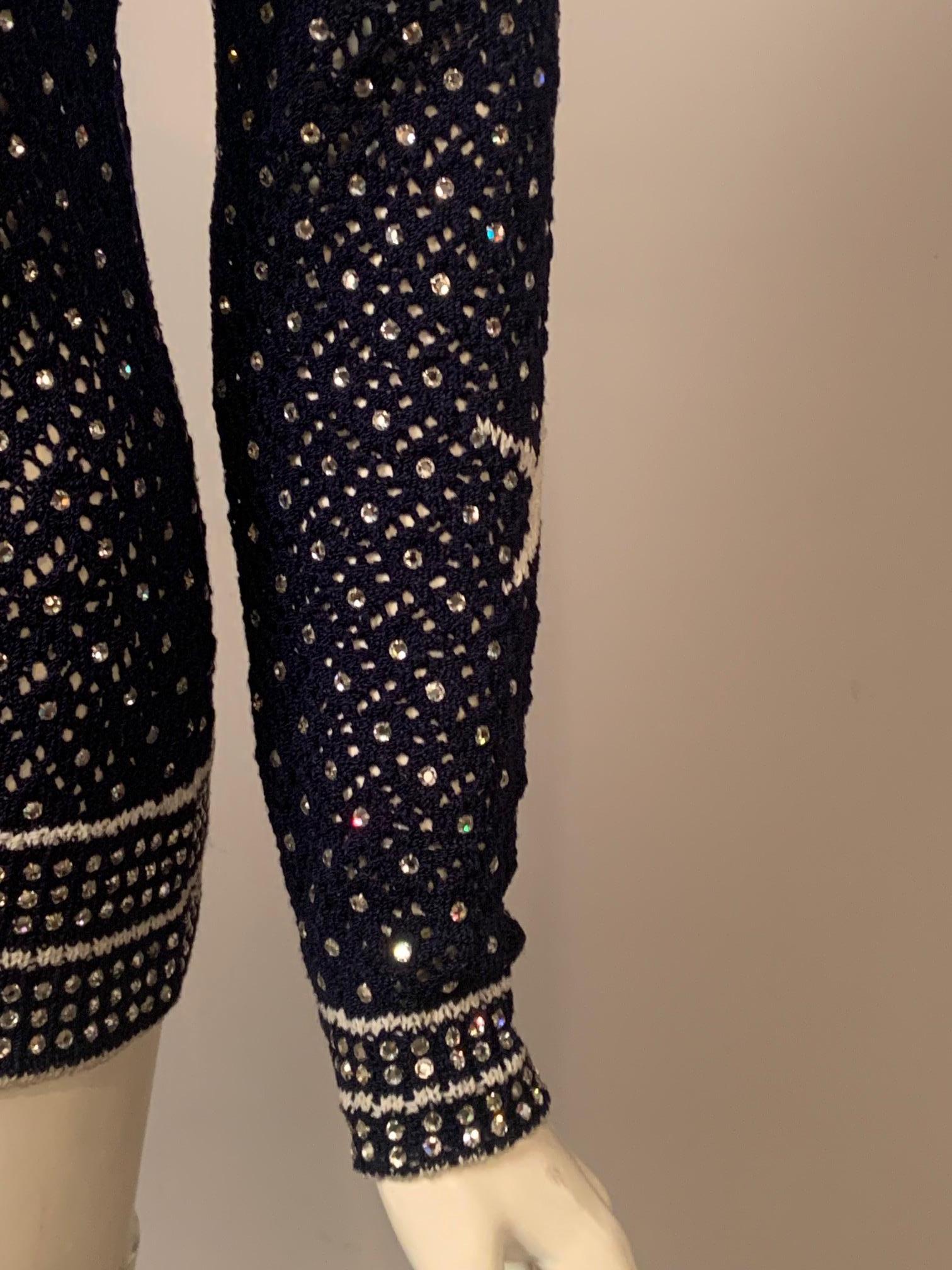 Adolfo chez Saks Fifth Ave. Pull crocheté marine avec strass et étoiles en vente 5