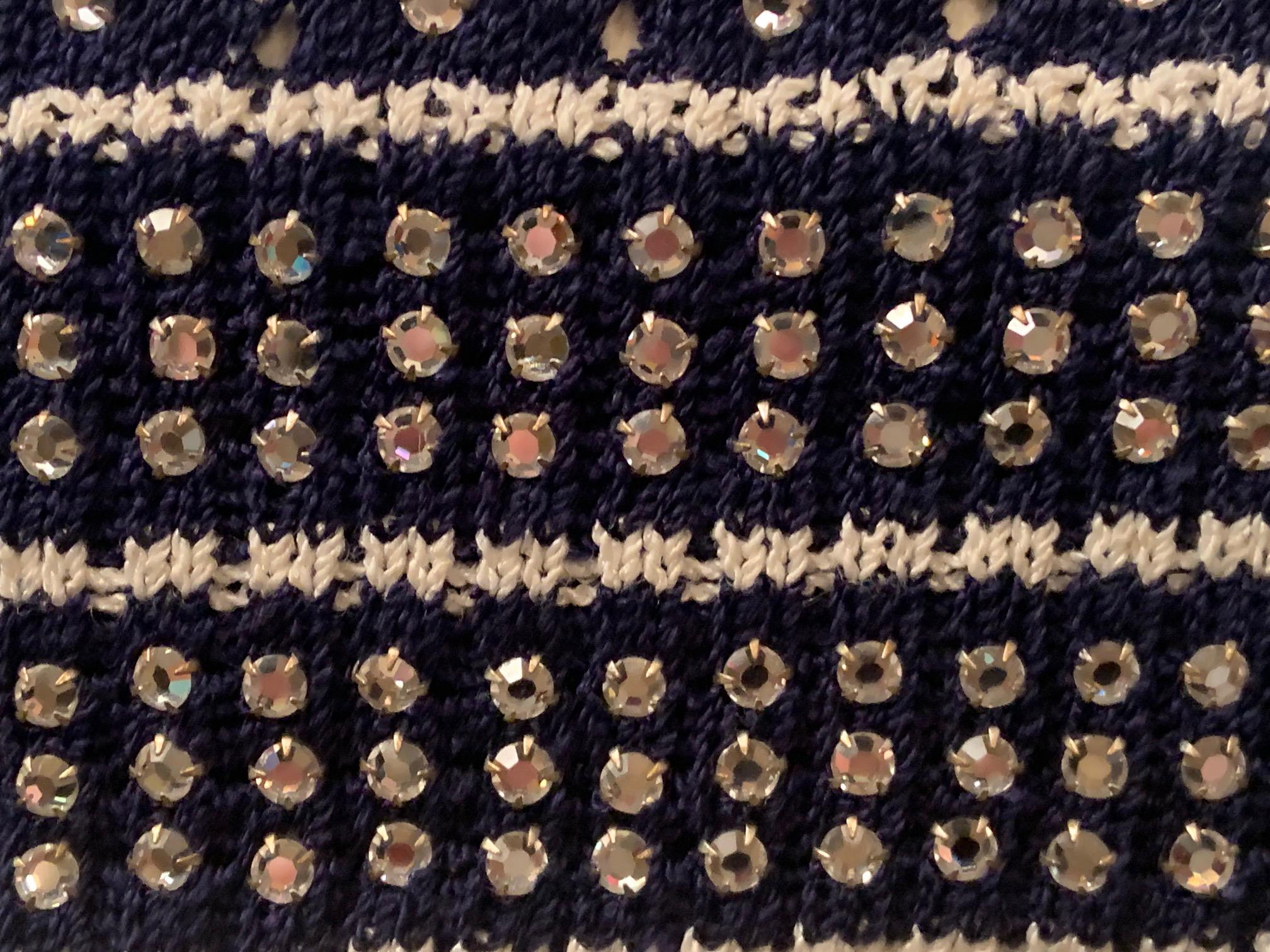 Adolfo chez Saks Fifth Ave. Pull crocheté marine avec strass et étoiles en vente 4