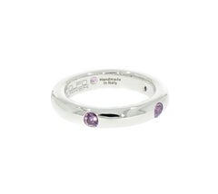 Adolfo Courrier Anillo apilable de oro blanco con zafiro glicinia