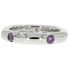 Adolfo Courrier, bague empilable Wisteria en or blanc et saphirs