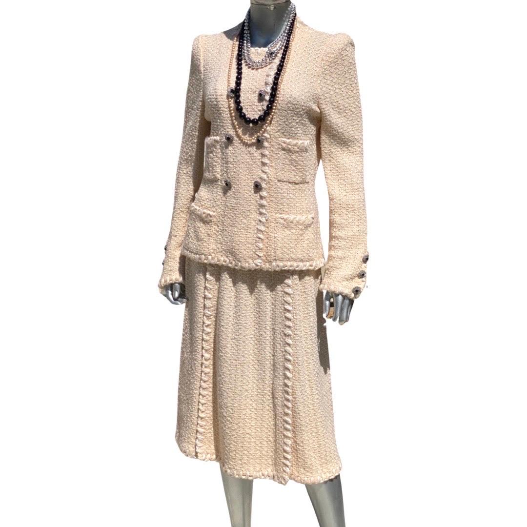 Adolfo for Saks Fifth Ave Iconic Boucle Creme Suit Jewel Buttons Size 6-8  In Good Condition For Sale In Palm Springs, CA
