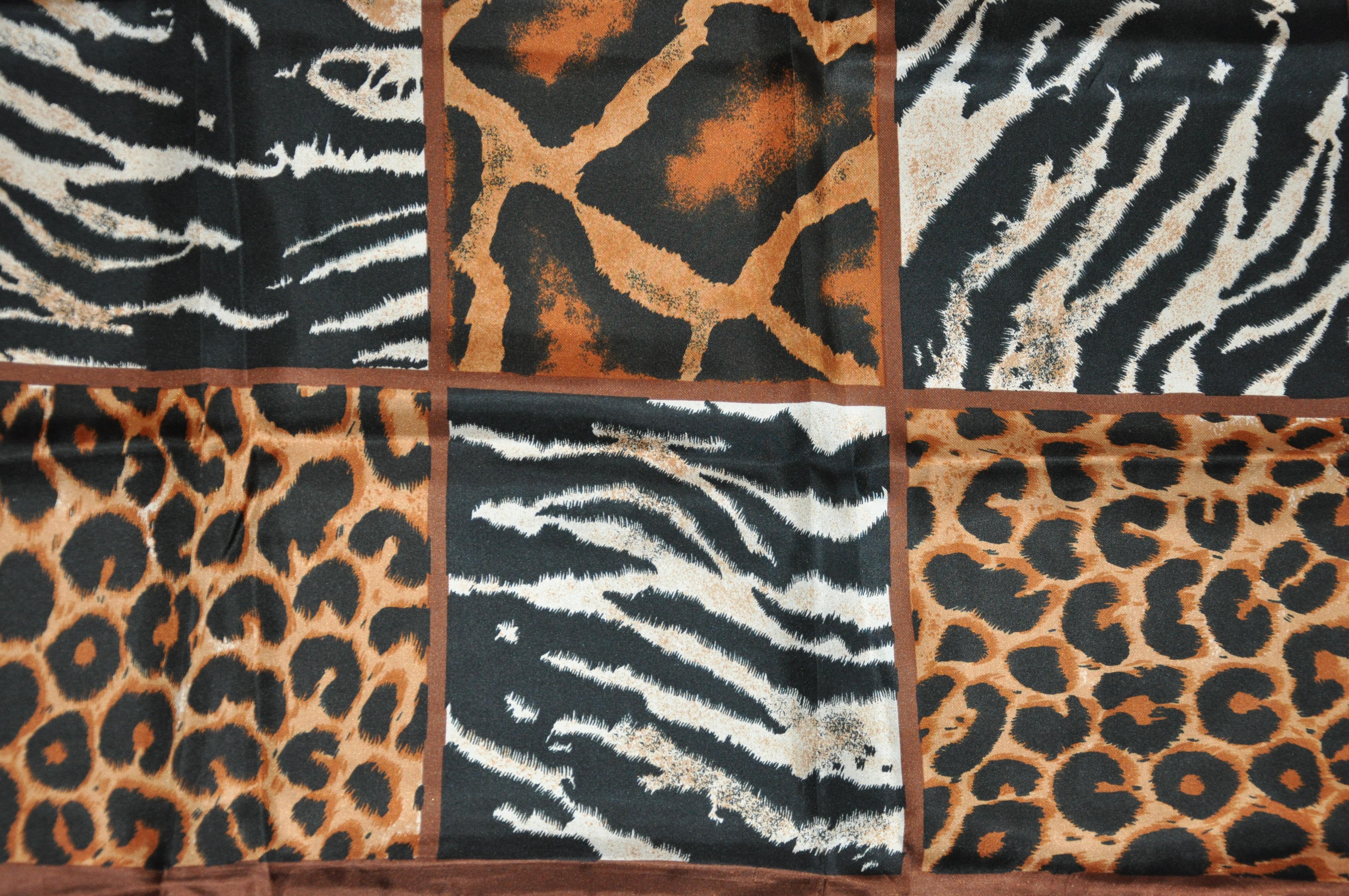 Noir Adolfo - Grande et élégante écharpe en soie « Zebra & Leopard » en vente