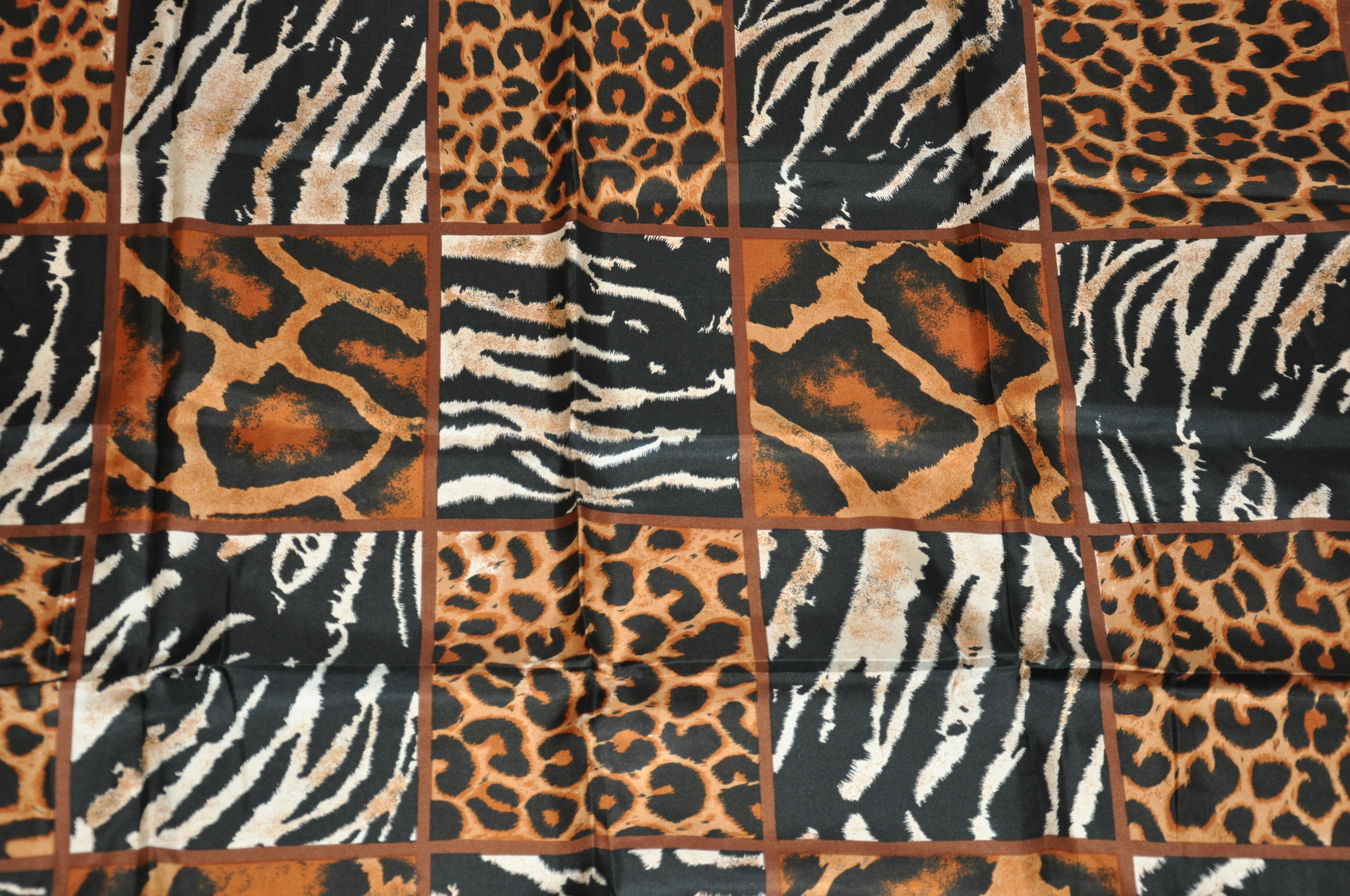 Adolfo - Grande et élégante écharpe en soie « Zebra & Leopard » en vente 1