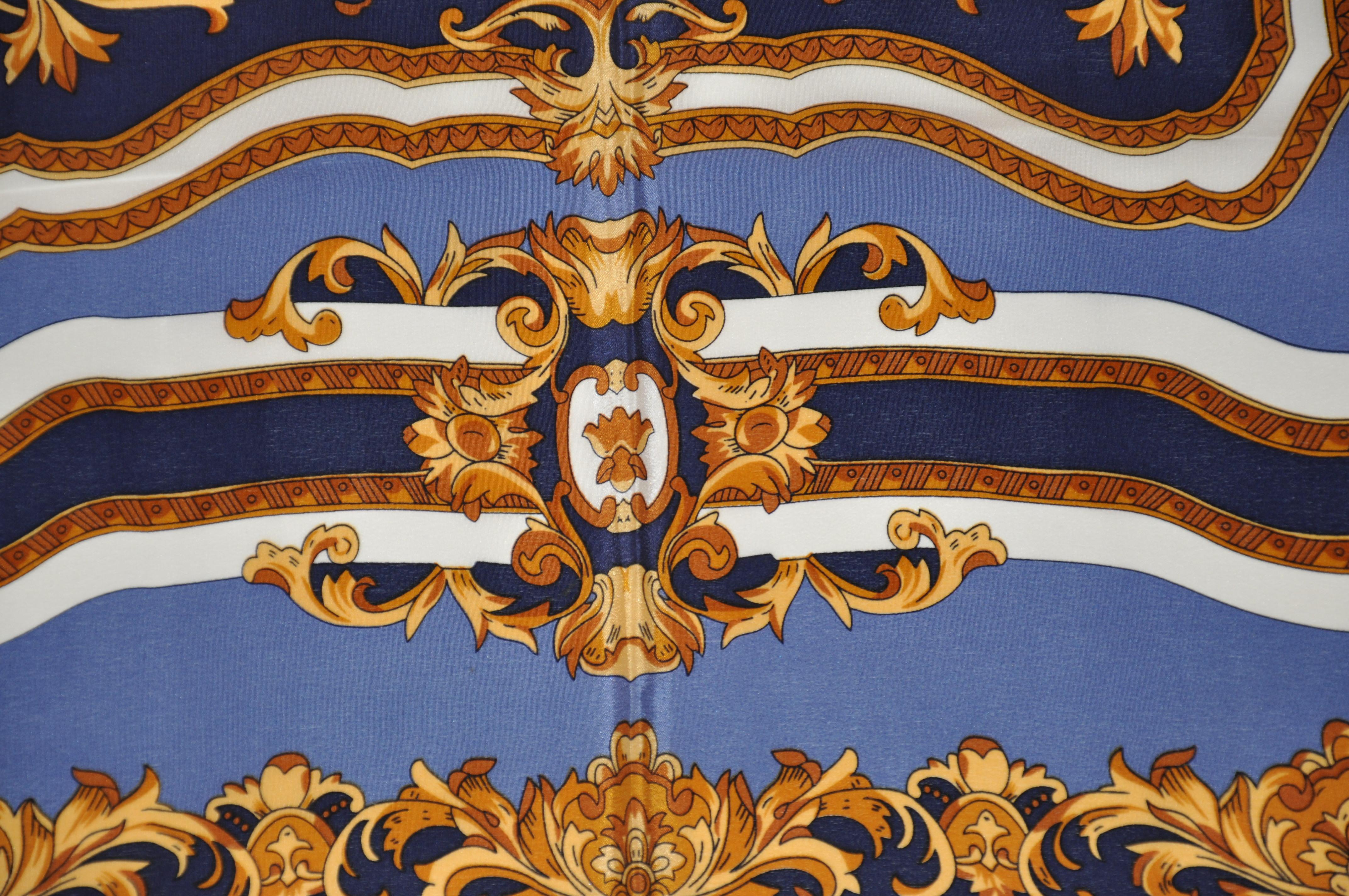 Adolfo - Écharpe en soie « Royal » bleu marine et or avec des nuances de bleu marine Unisexe en vente