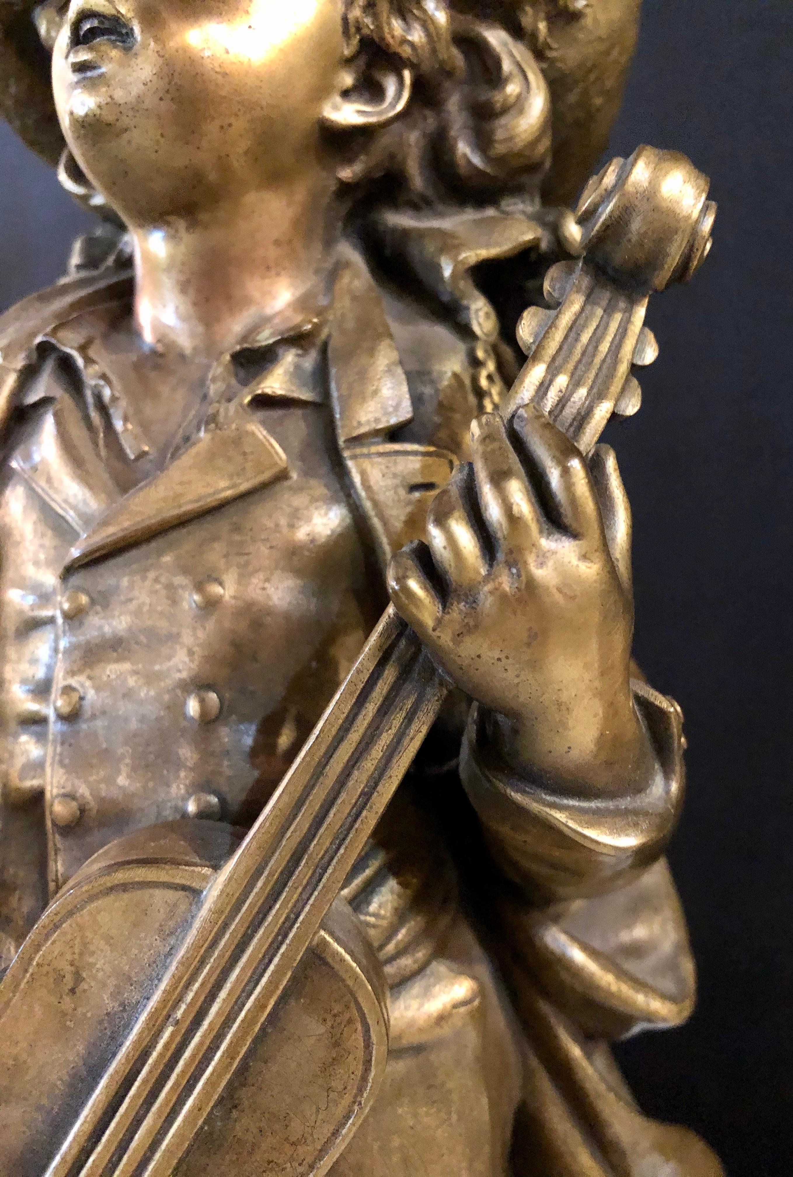 Sculpture en bronze d'un jeune violoniste signée par Adolph Maubach:: 19e siècle Bon état à Stamford, CT