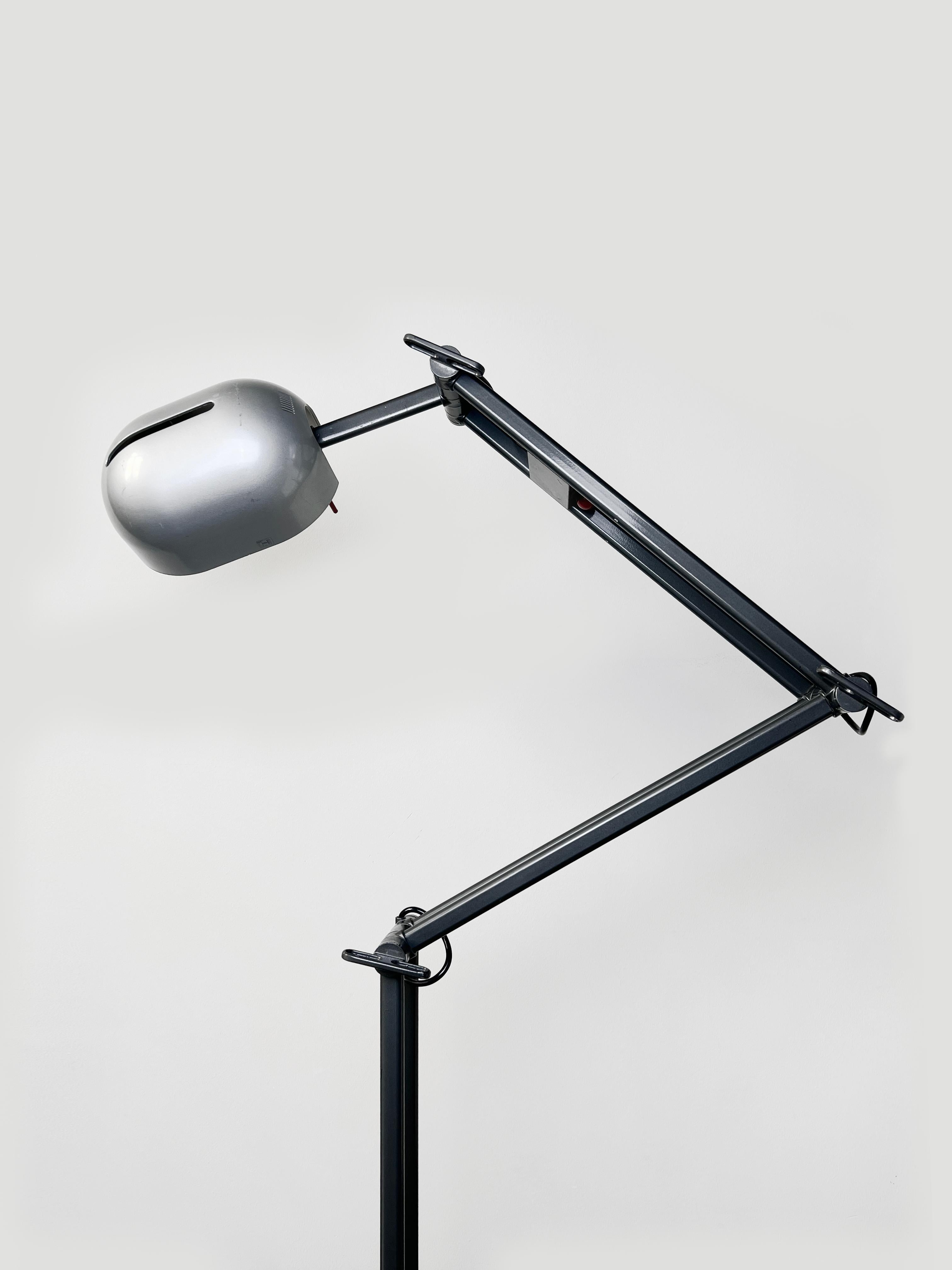 Lámpara de pie regulable Adone by Artemide Vintage, Italia, años 80 finales del siglo XX en venta