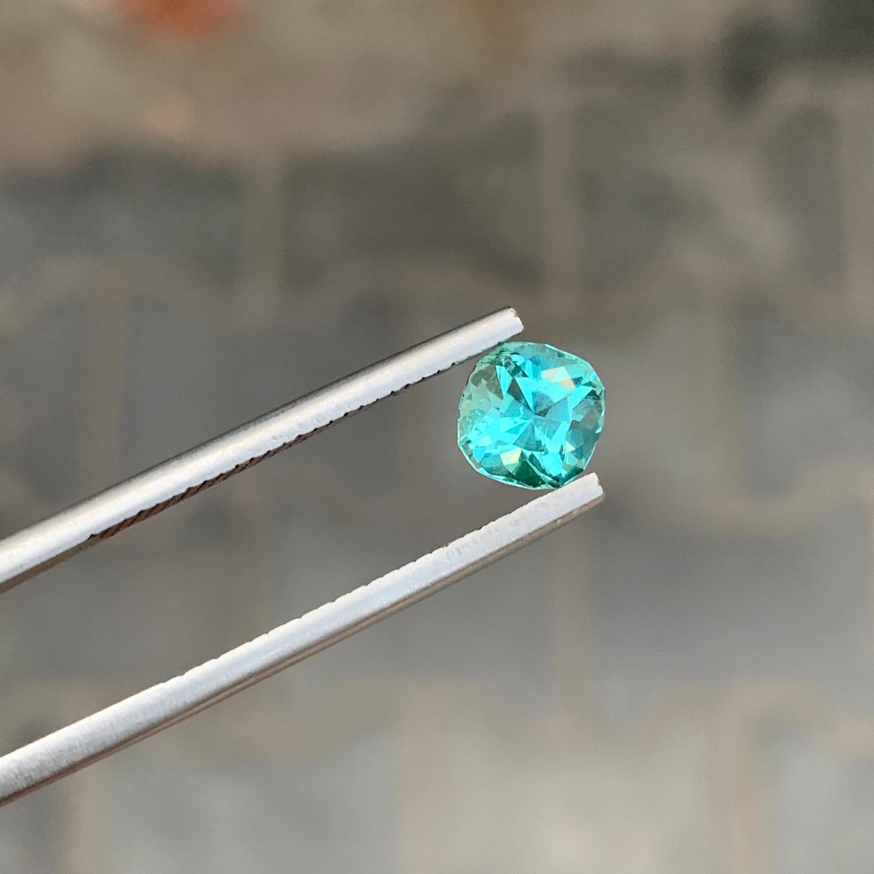 Arts and Crafts Adorable tourmaline naturelle en forme de coussin de 1,20 carat en vente