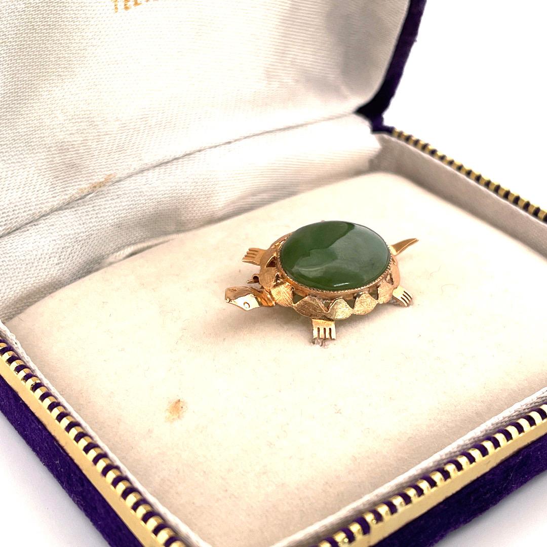 Modern Adorable 14k Yellow Gold Turtle Brooch with Jade Cabochon