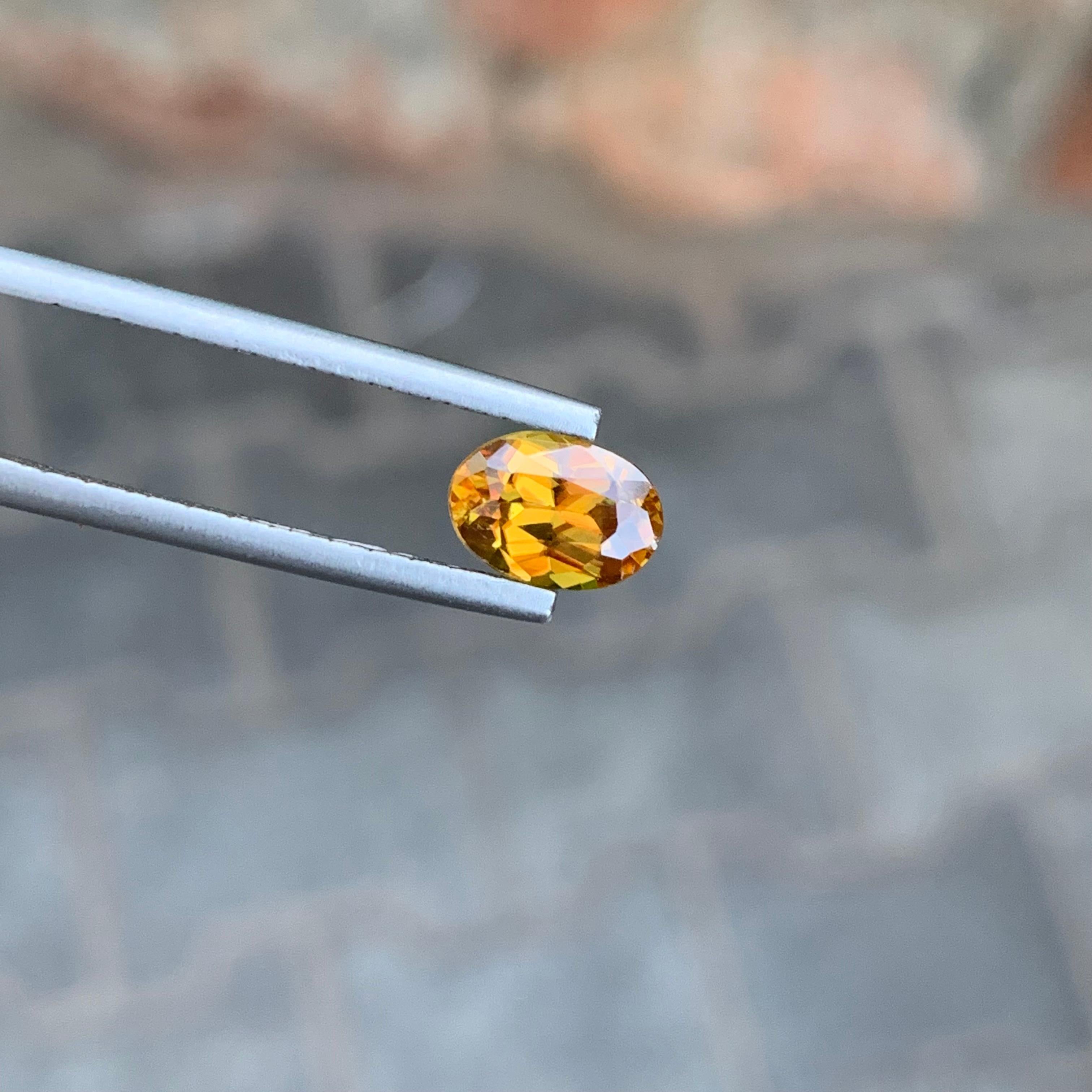 Adorable 1,50 Karat natürliche lose Titanit Oval Form Edelstein für Frauen Ring im Zustand „Neu“ im Angebot in Peshawar, PK