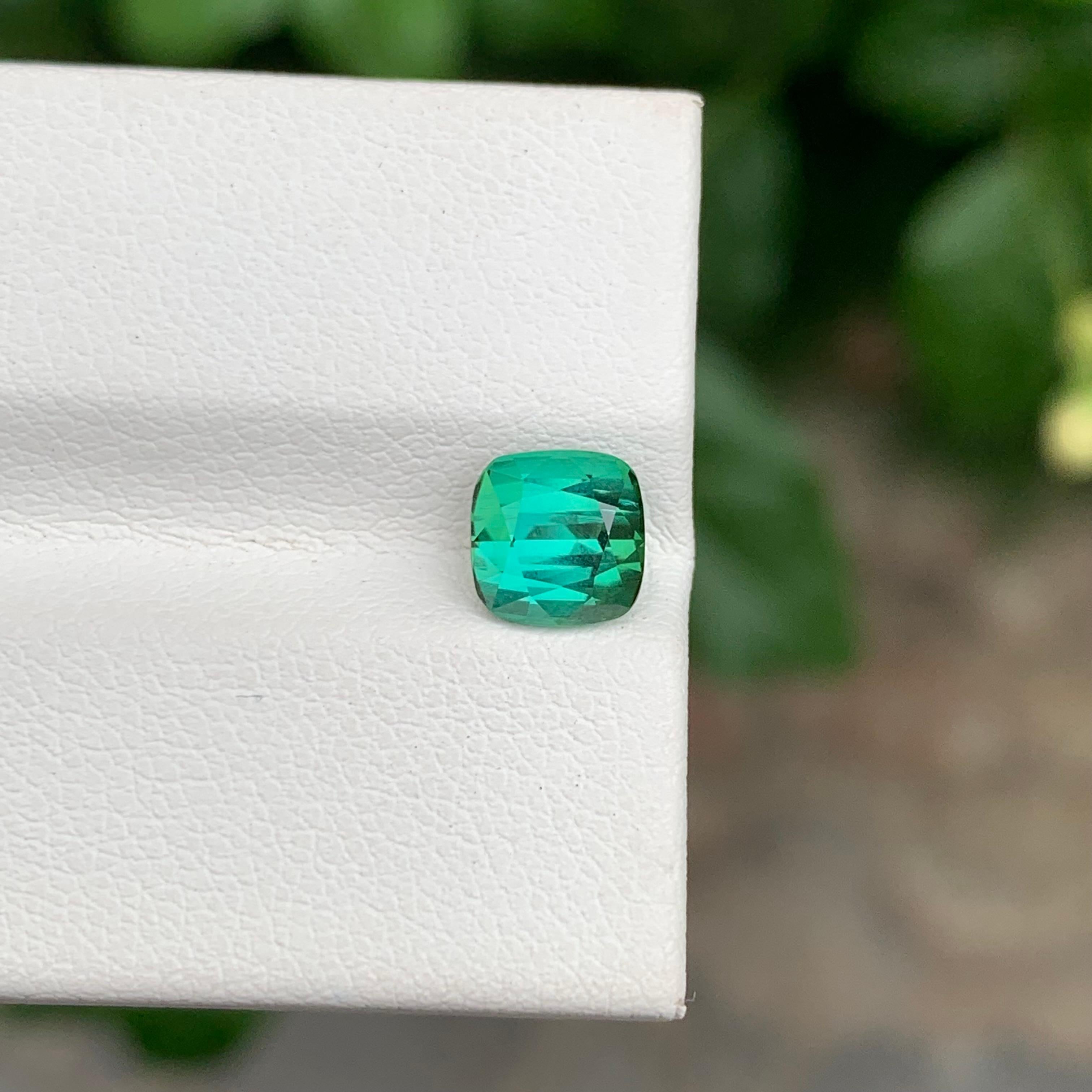 Adorable tourmaline naturelle taille coussin vert bleuté de 1,70 carat en vente 4