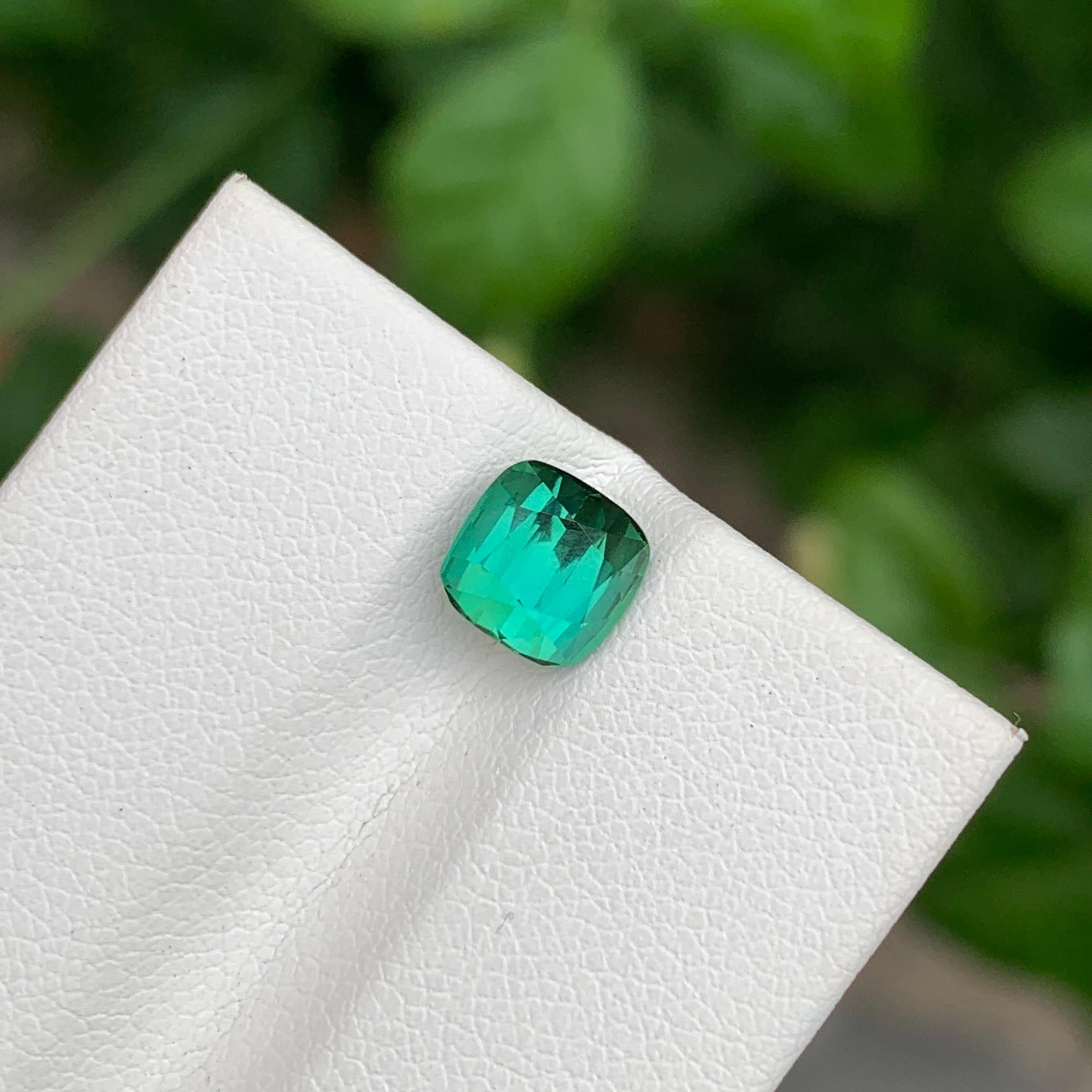 Taille coussin Adorable tourmaline naturelle taille coussin vert bleuté de 1,70 carat en vente